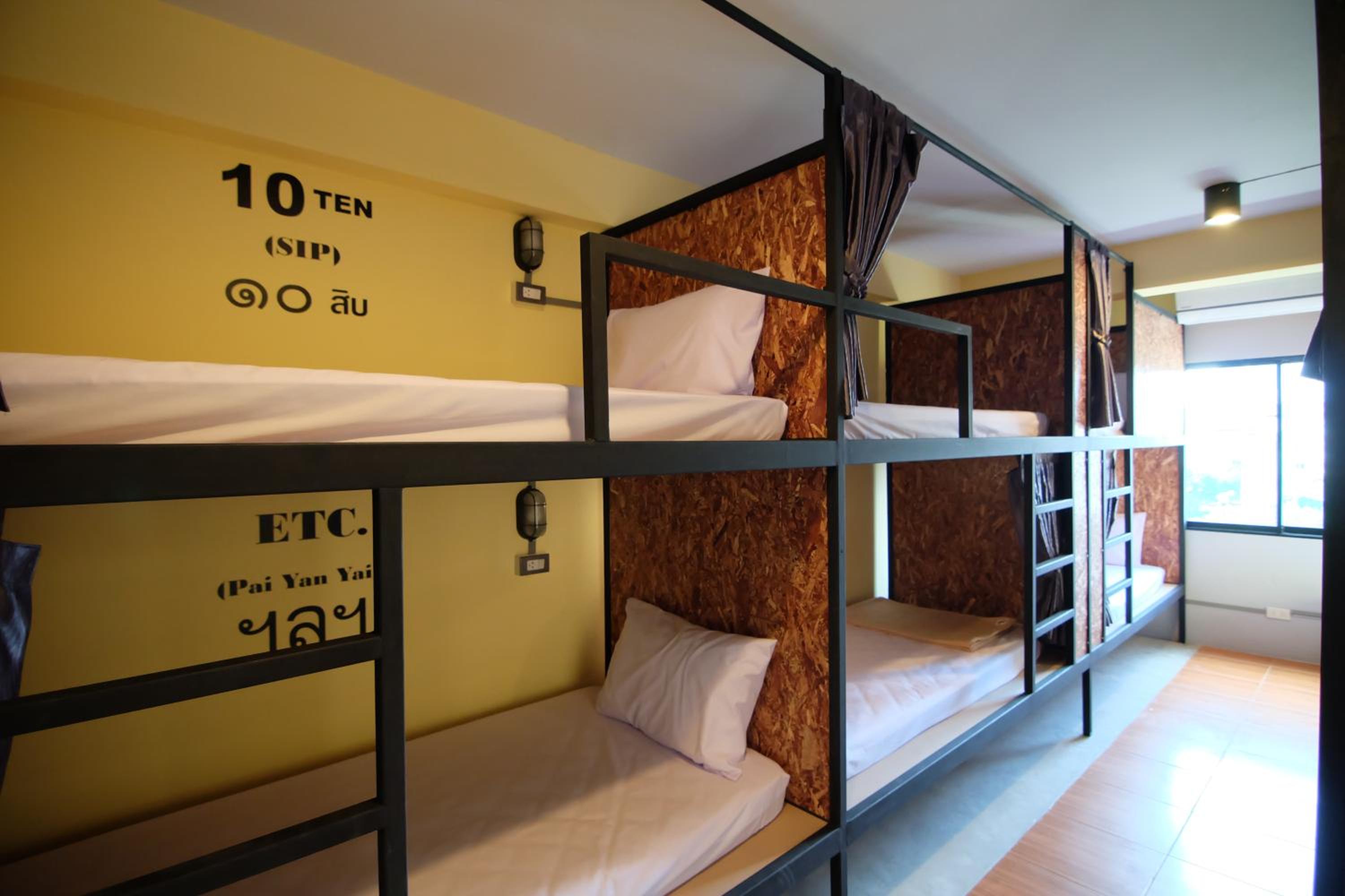 Bed in 10-Bed Mixed Dormitory Room photo 1