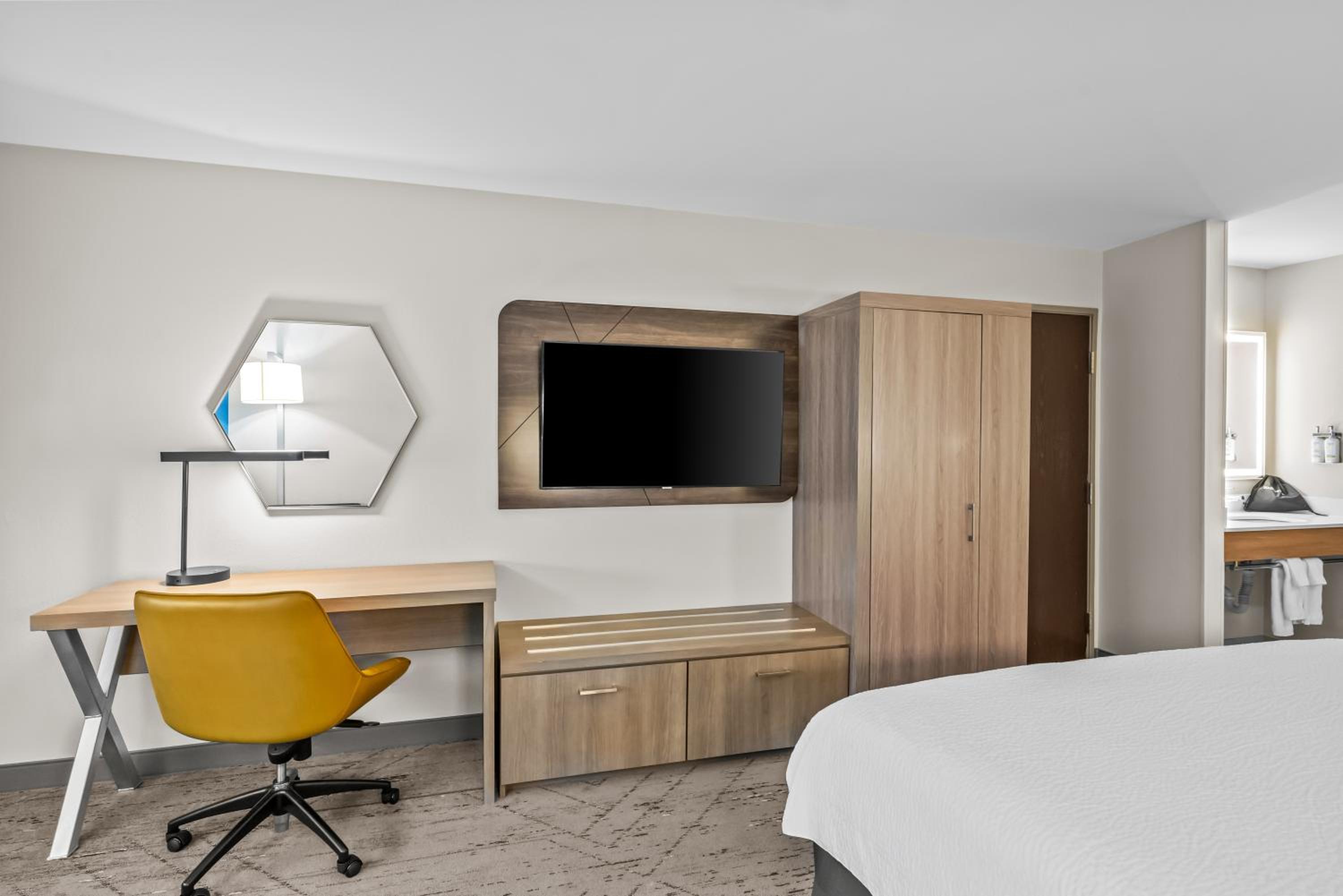 Standard King Room - Photo 3