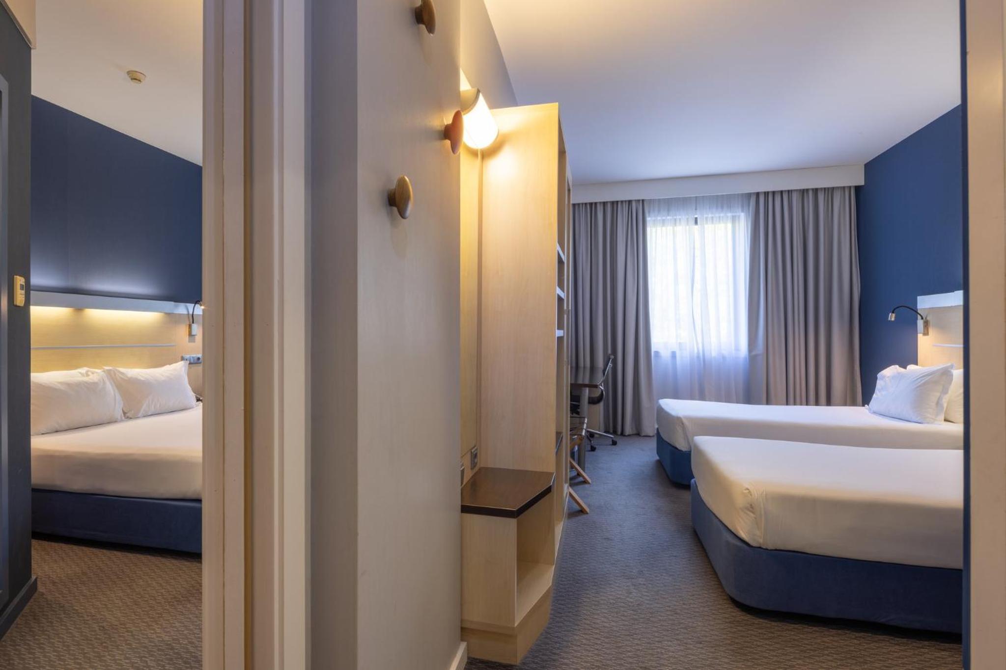 Standard Double Room with Two Single Beds - Photo 1