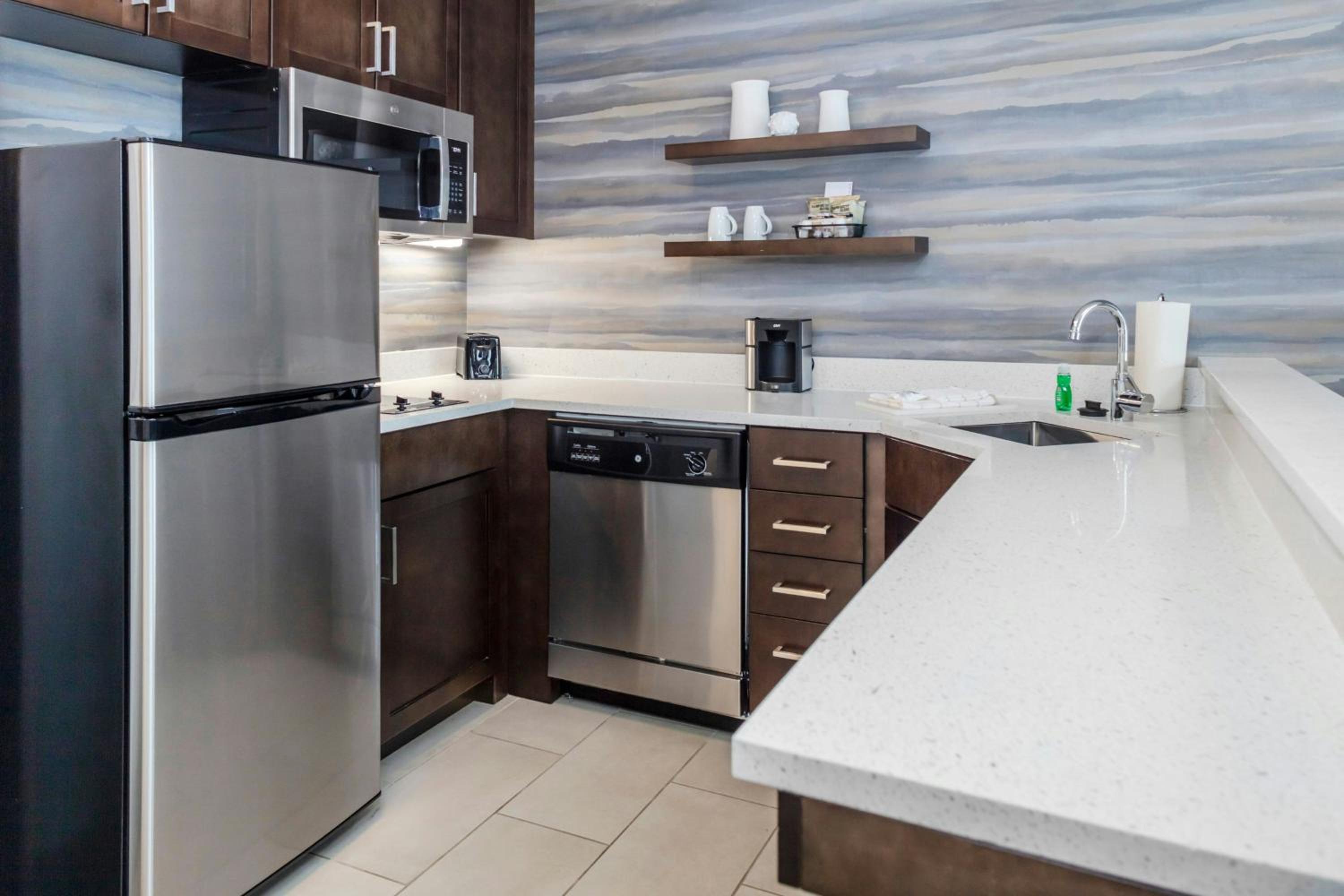 Queen Suite with Sofa Bed and Roll-in Shower - Mobility and Hearing Accessible