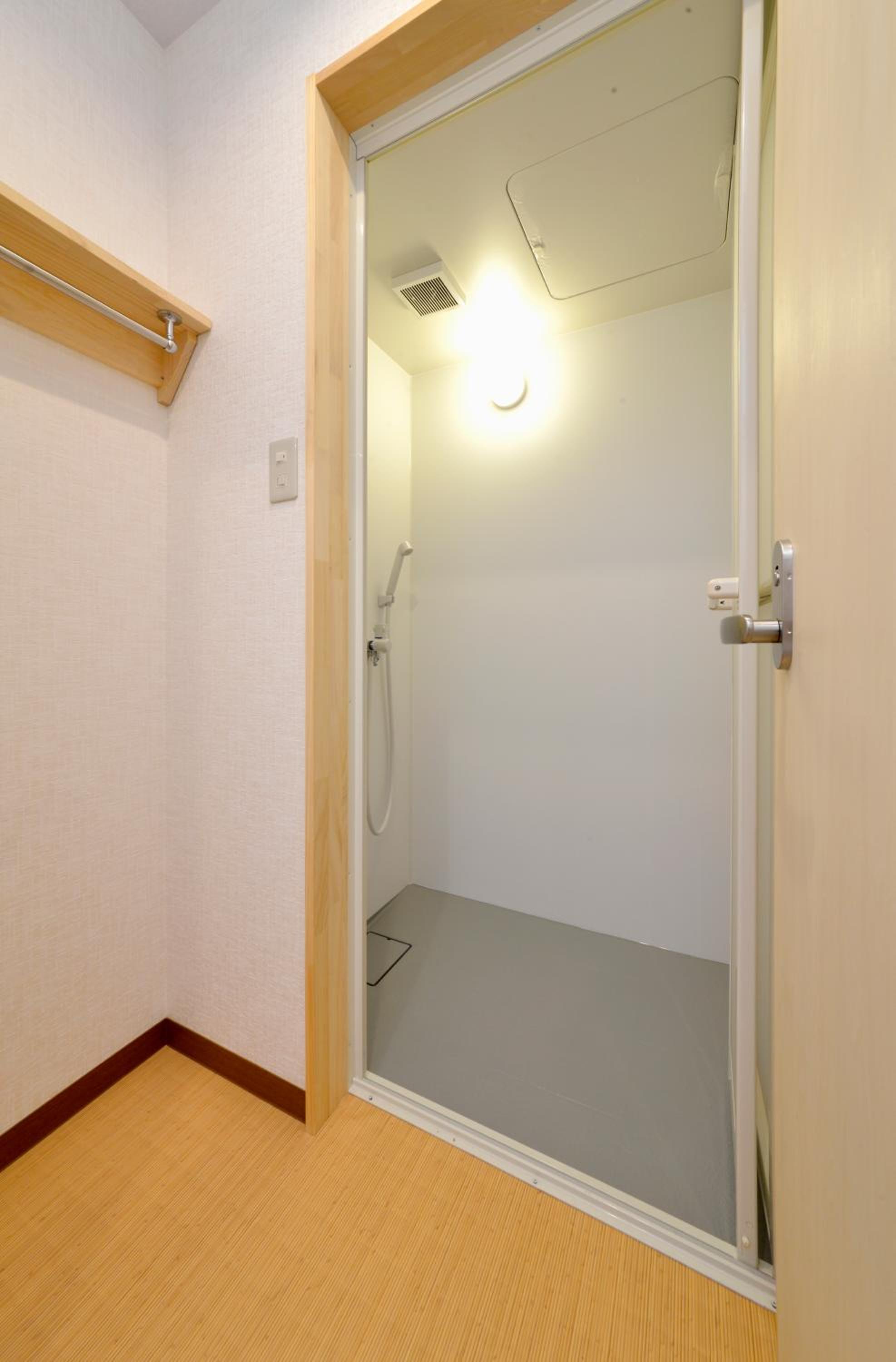 Single Bed in 16-Bed Mixed Dormitory Room photo 3