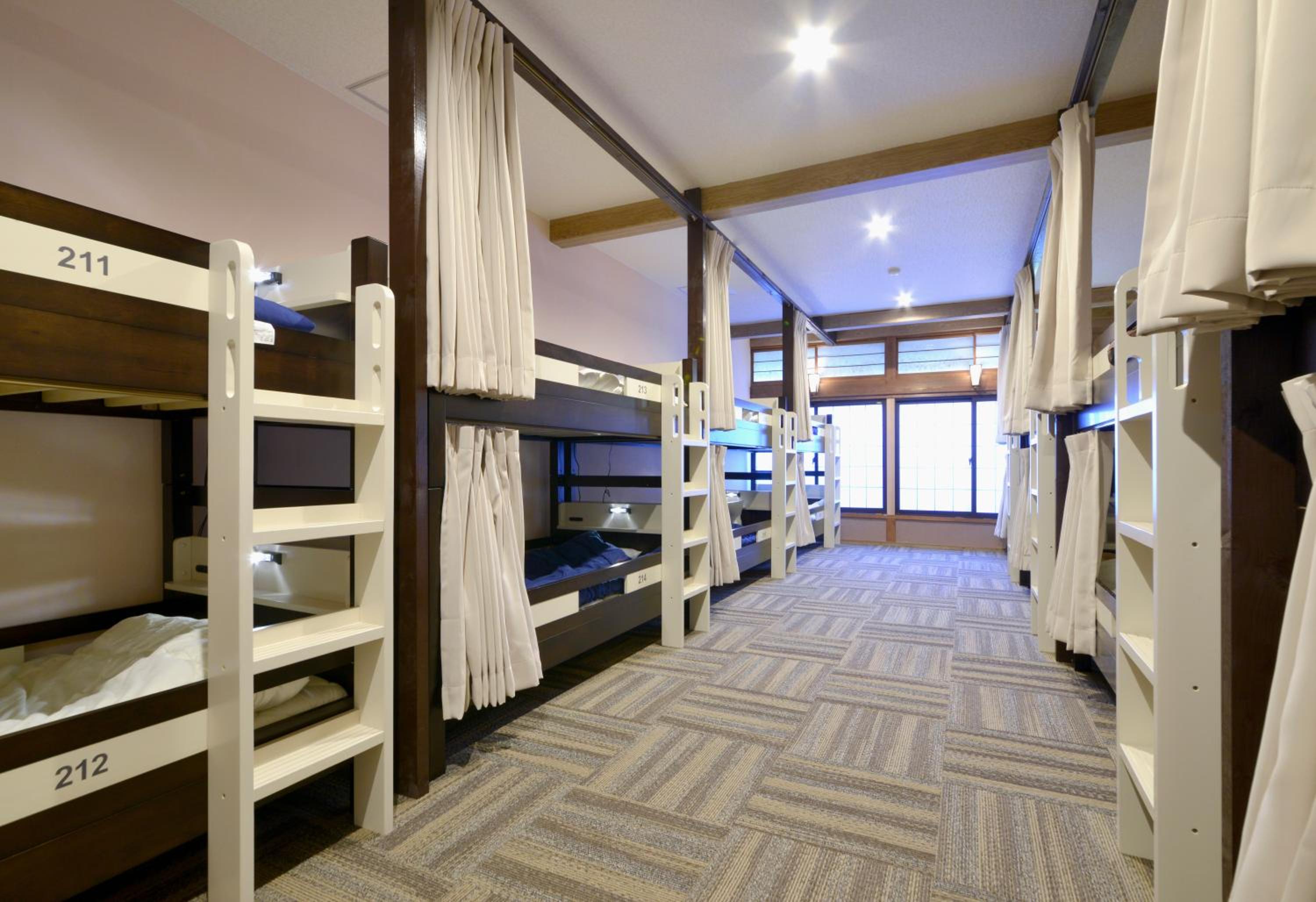 Single Bed in 16-Bed Mixed Dormitory Room photo 1