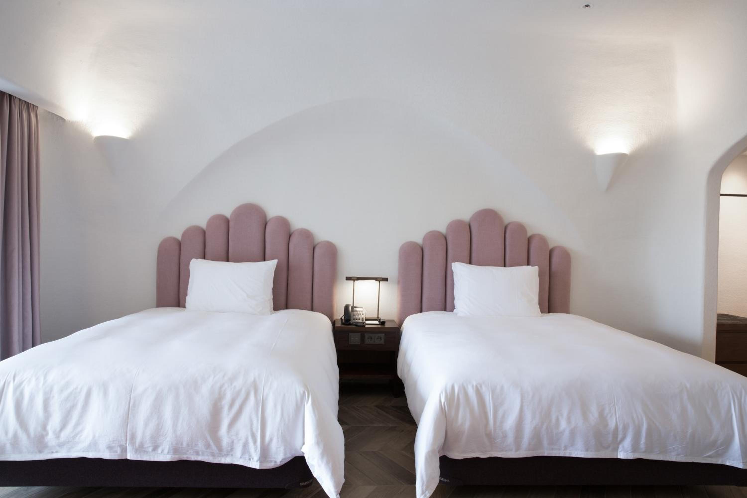Pool Suite Room