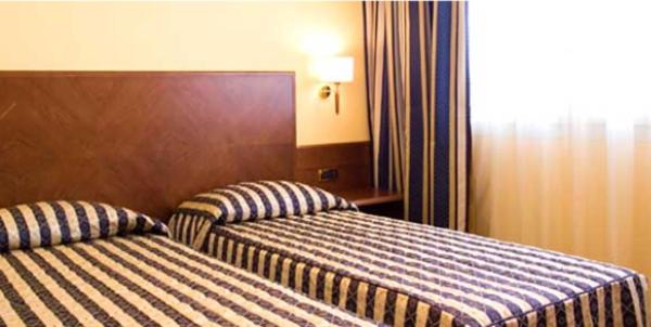 Standard Twin Room - Photo 1