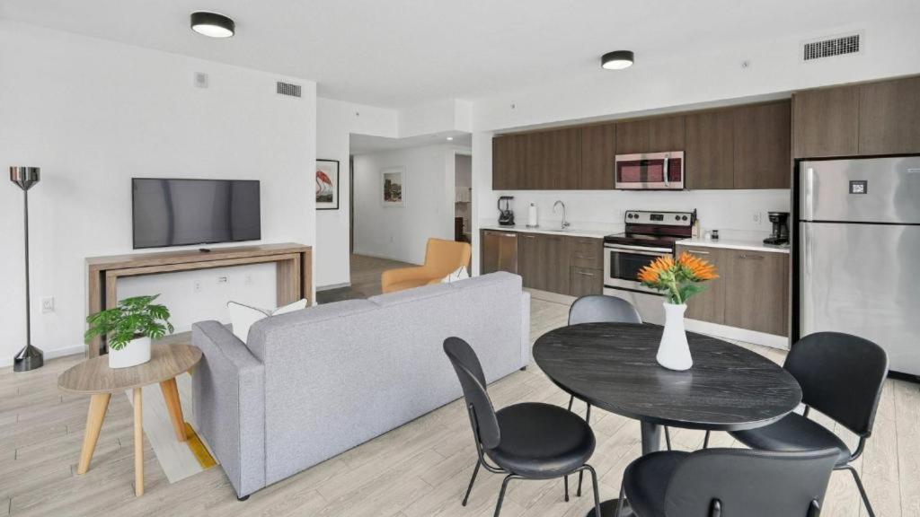 Two-Bedroom Deluxe Apartment with Balcony photo 1