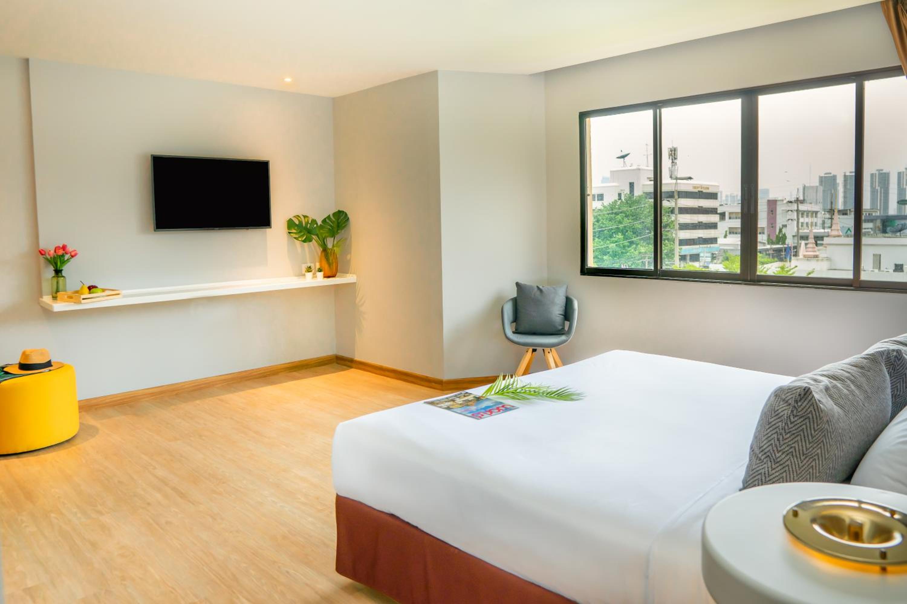Deluxe King Room photo 3