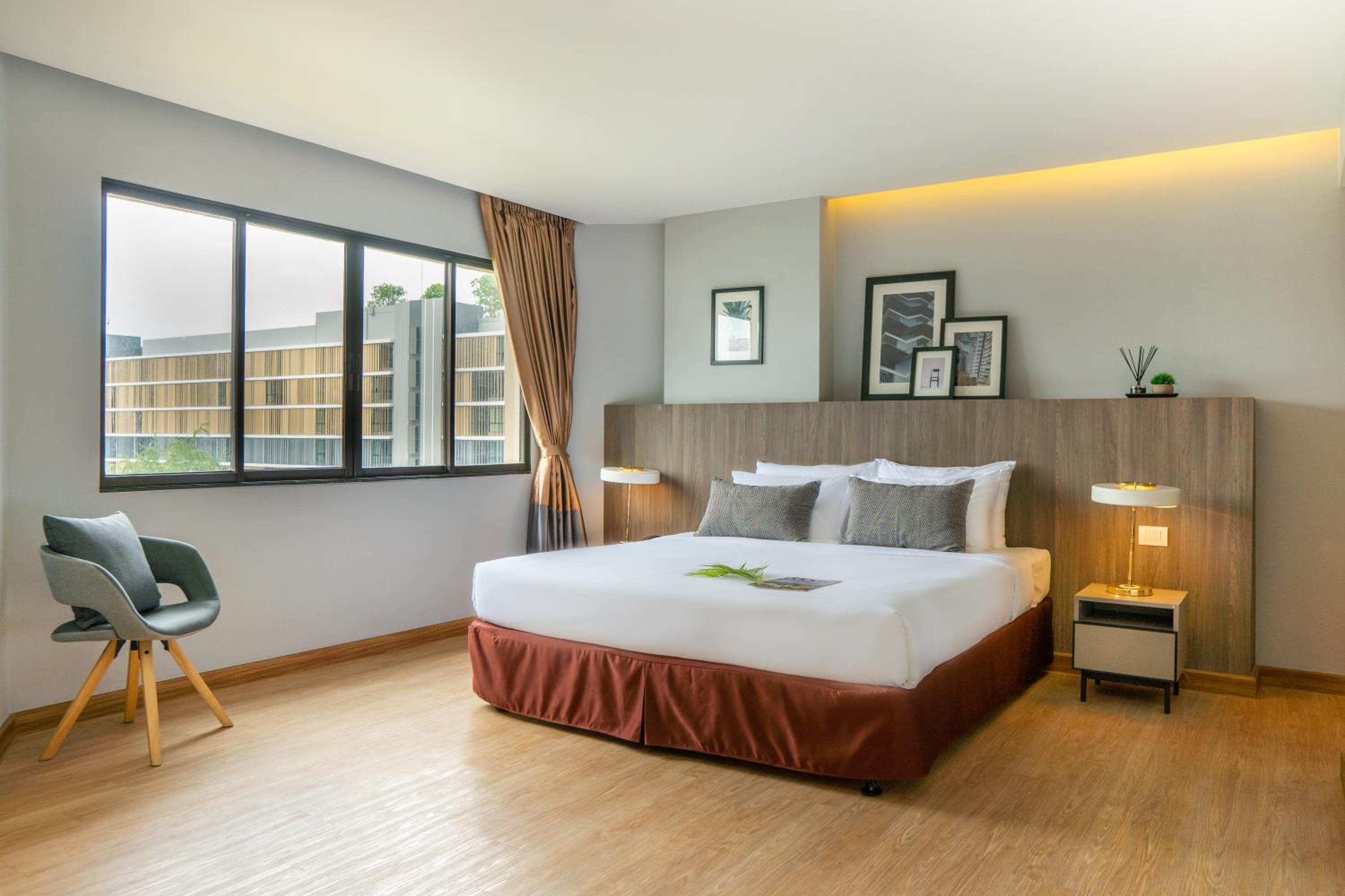 Deluxe King Room photo 2