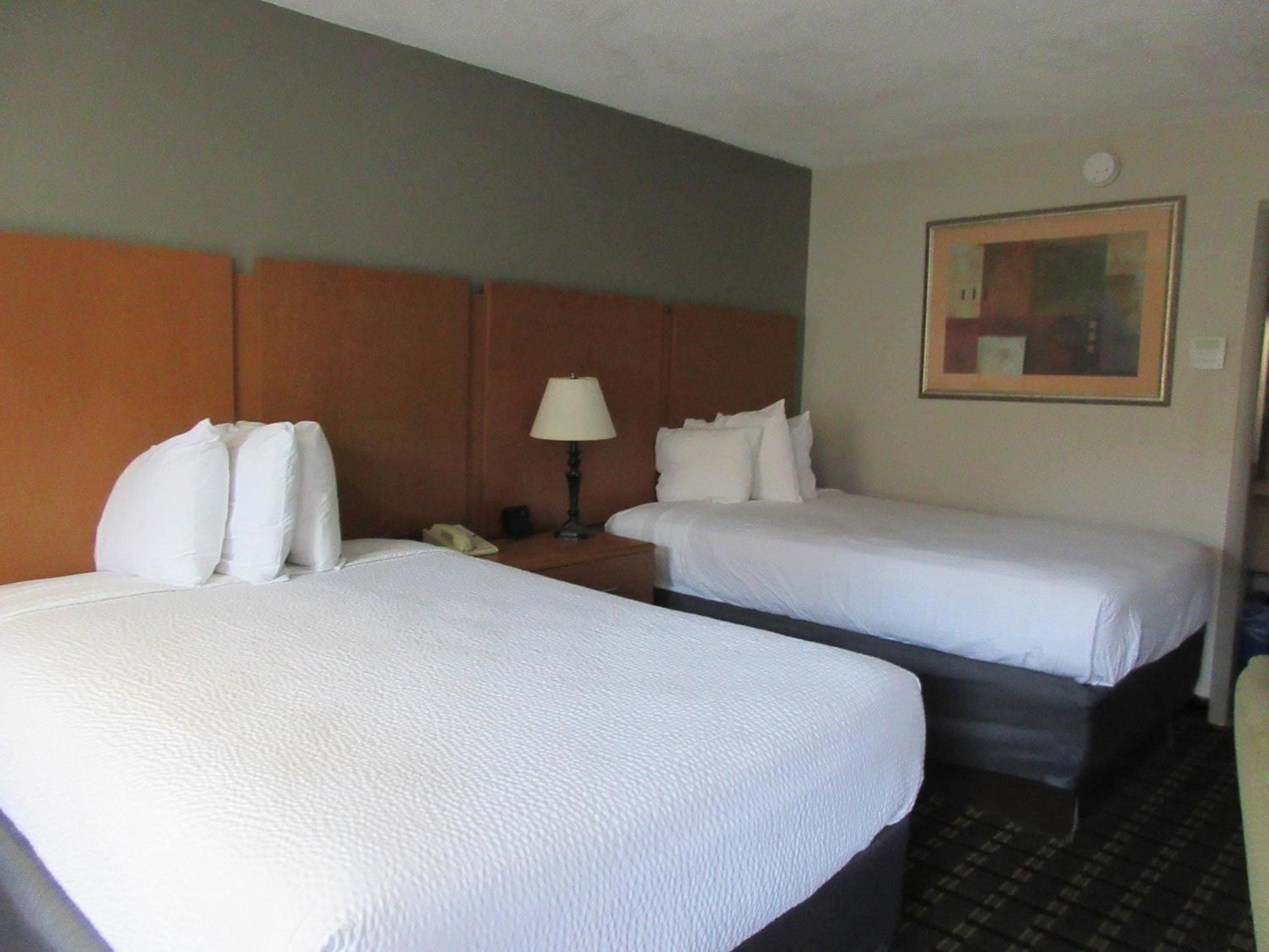 Quadruple Room with Roll-In Shower - Disability Access/Non Smoking photo 1