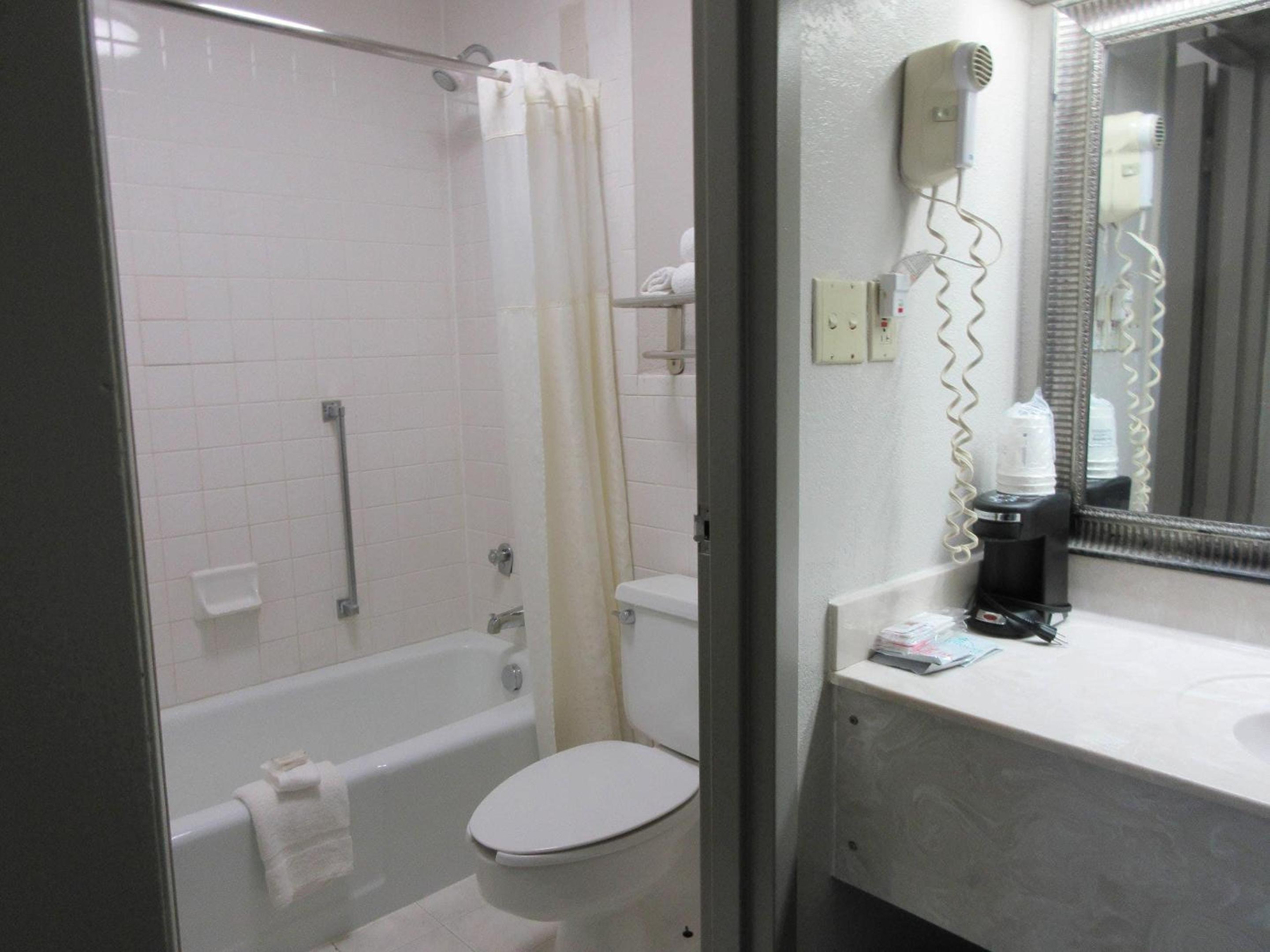 King Room - Non Smoking - Photo 3