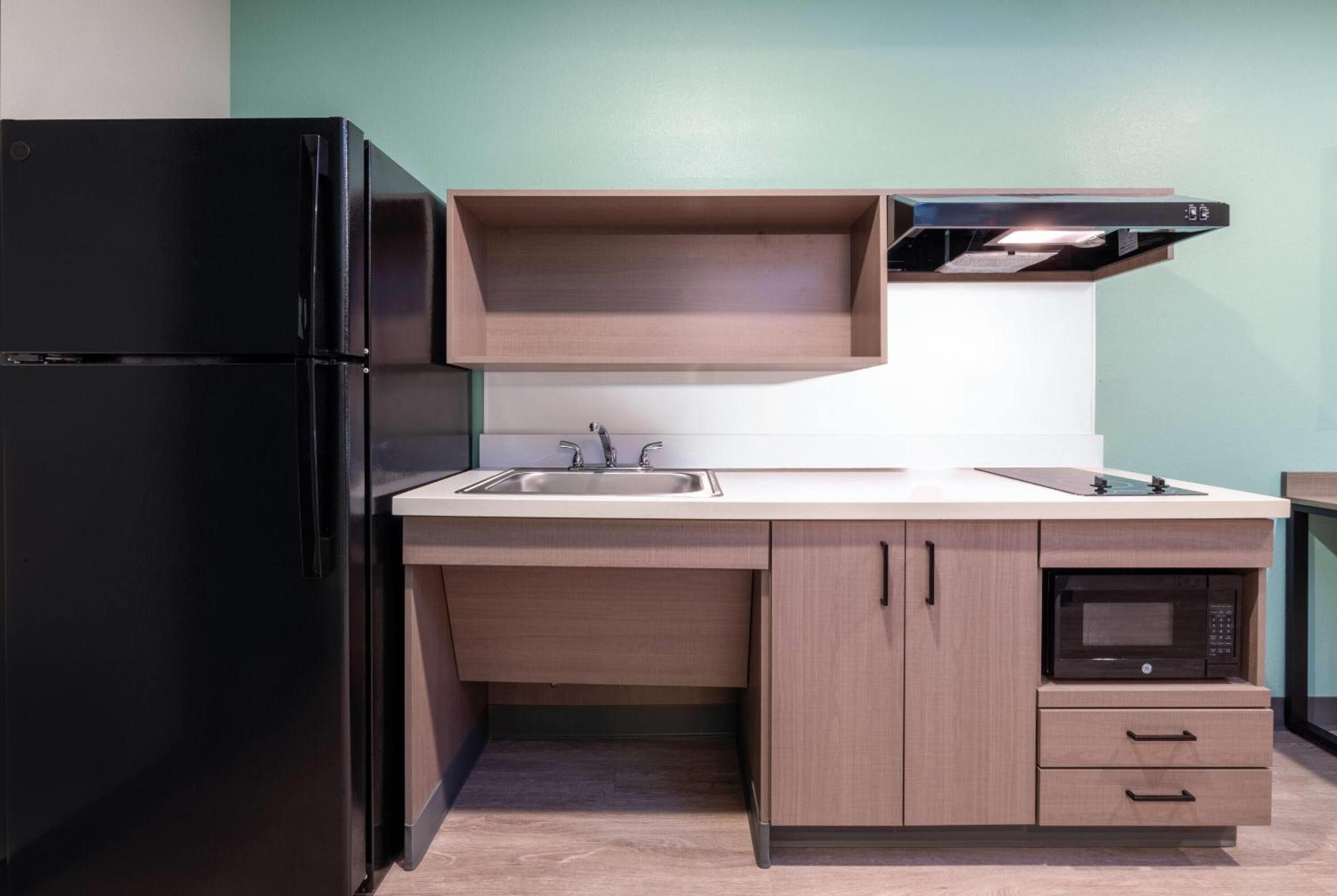 ECHO Suites Extended Stay by Wyndham Colorado Springs Airport, Photo 3