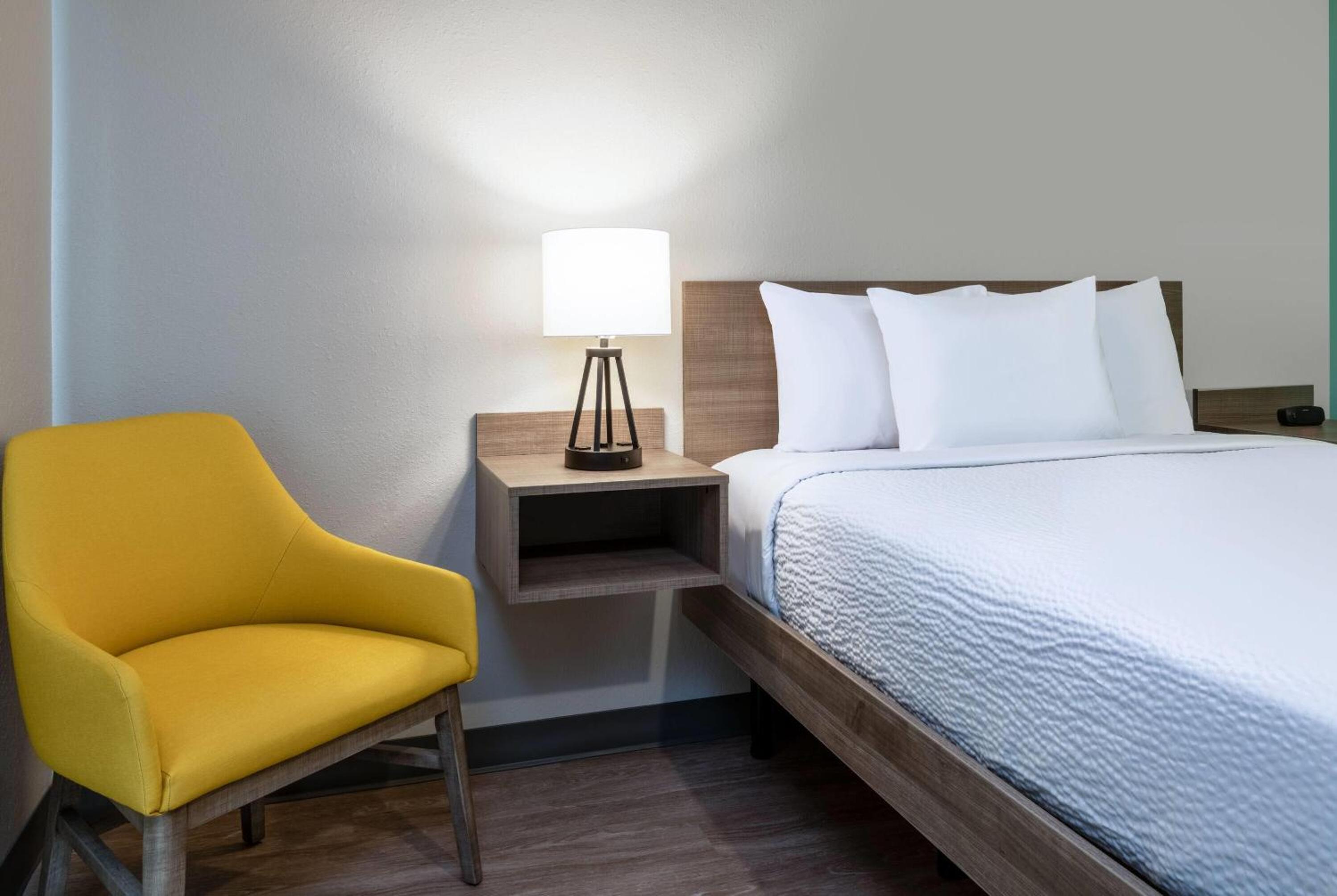 ECHO Suites Extended Stay by Wyndham Colorado Springs Airport, Photo 6