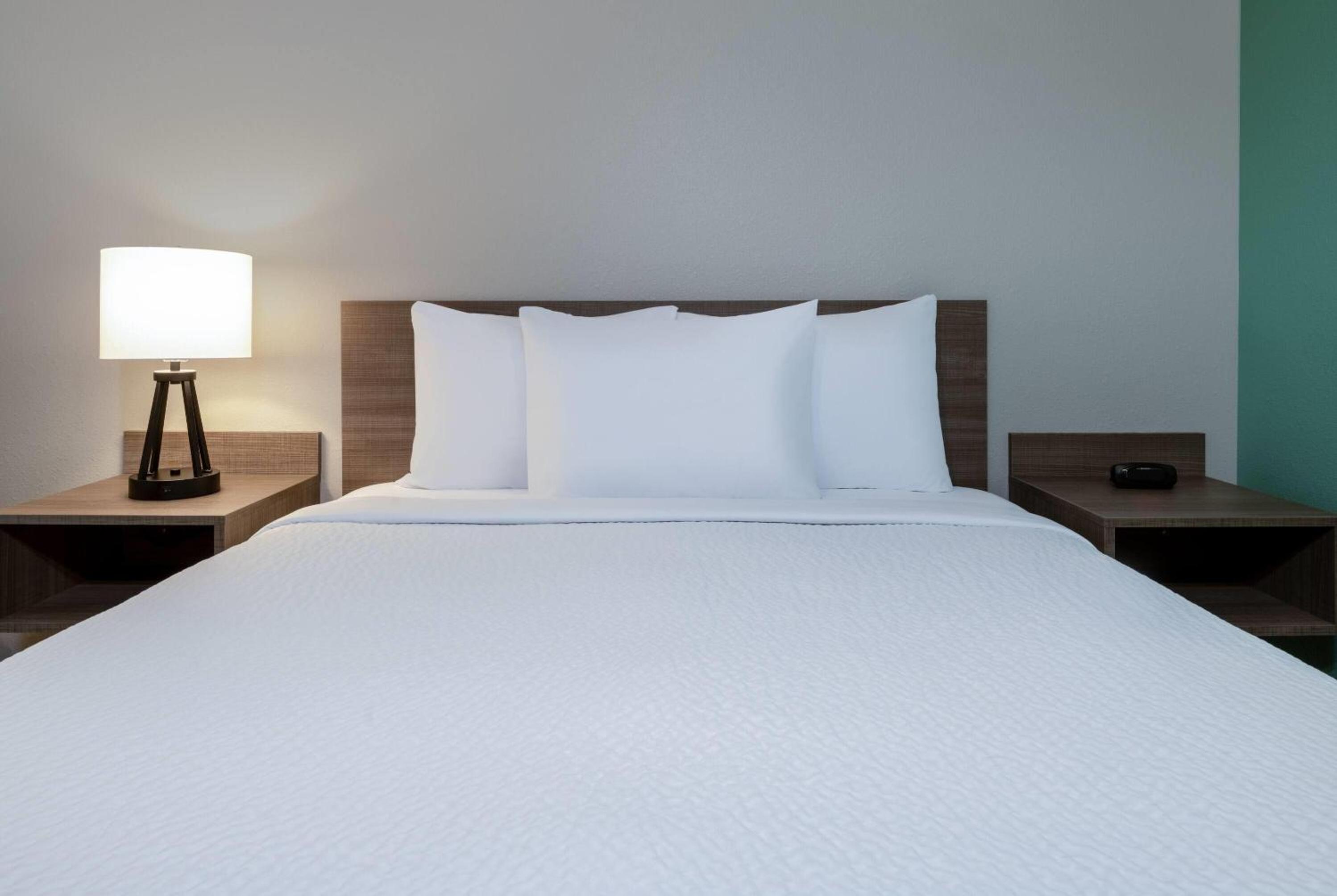 ECHO Suites Extended Stay by Wyndham Colorado Springs Airport, Photo 7