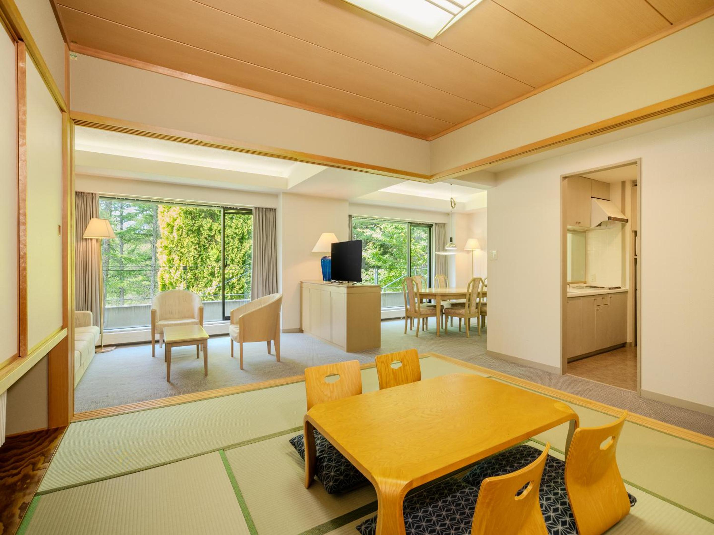 Premium Japanese and Western Style Room photo 1