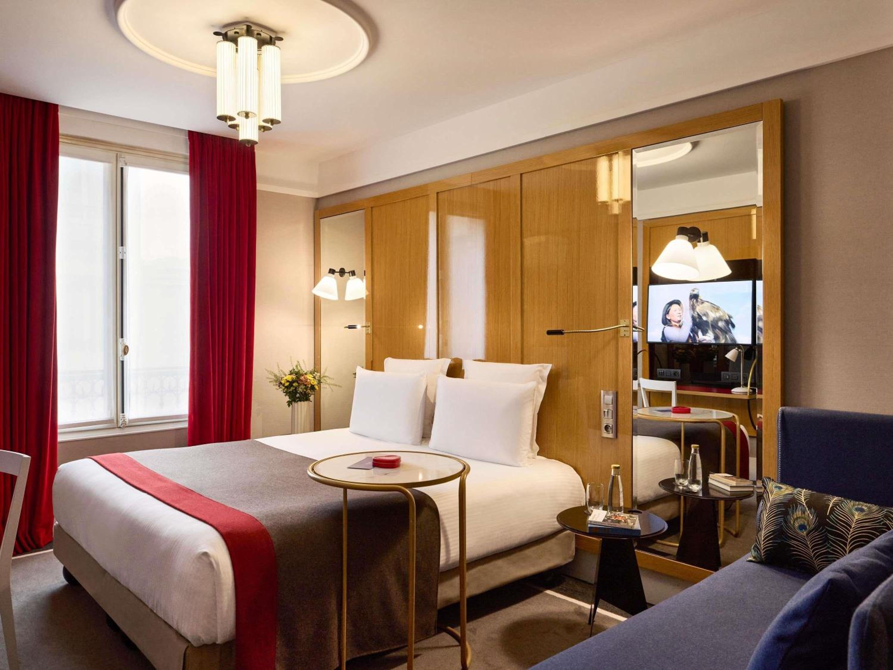 Deluxe Queen Room