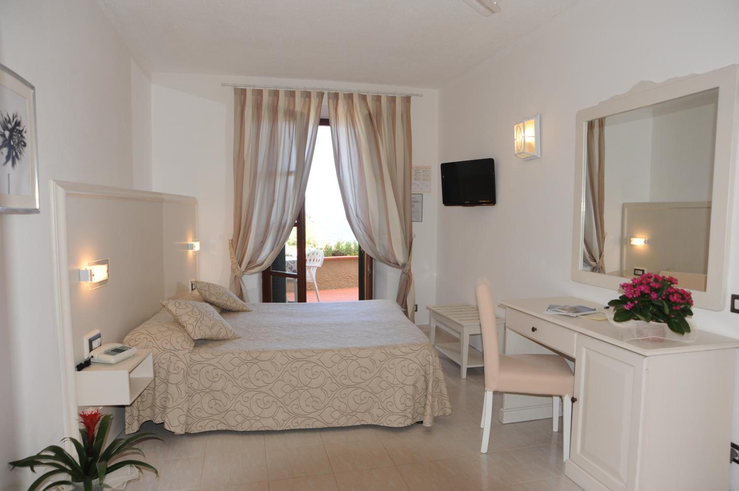 Double Room with Balcony and Sea View photo 2