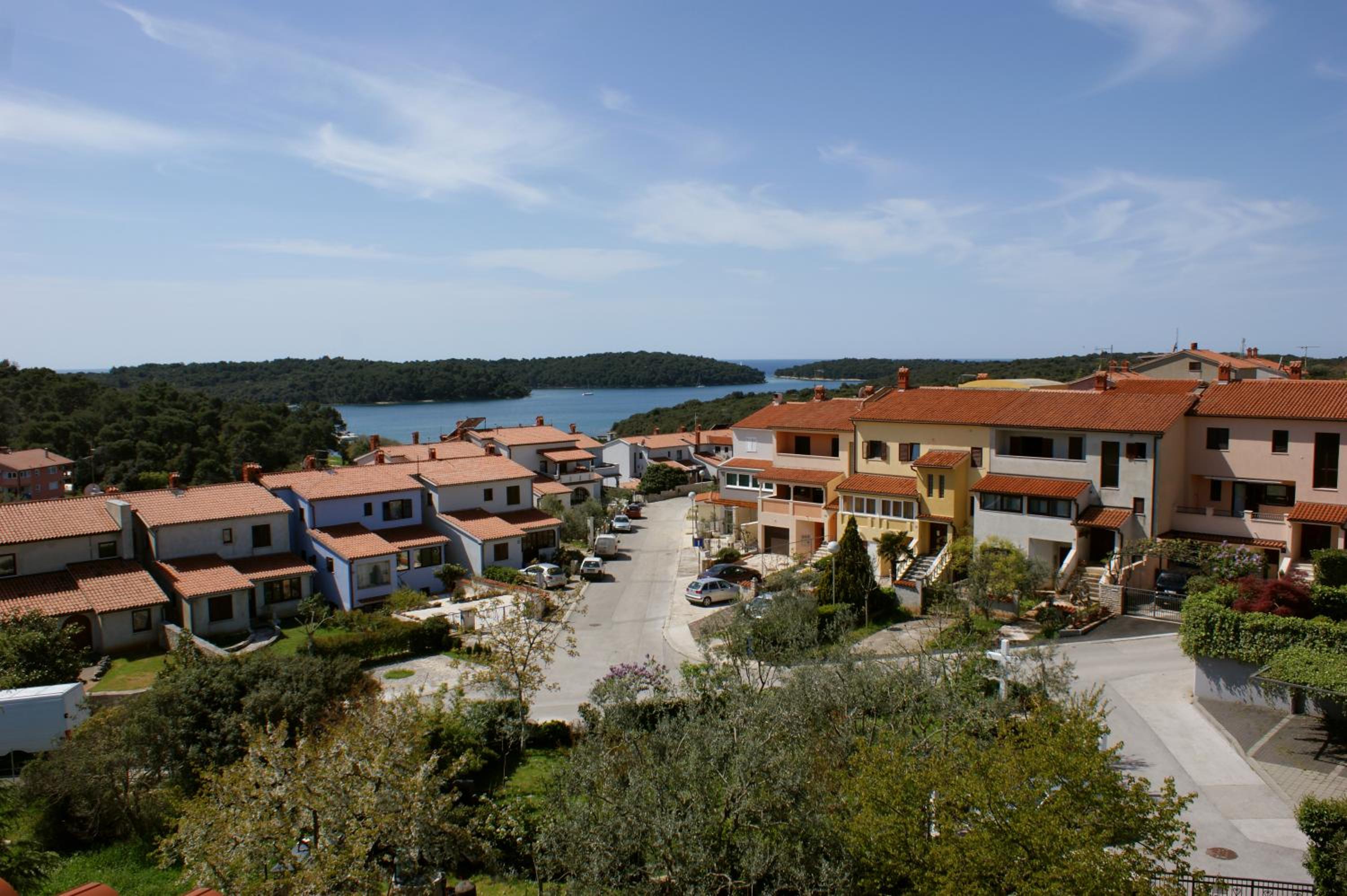 Apartment with Terrace and Sea View - Photo 24