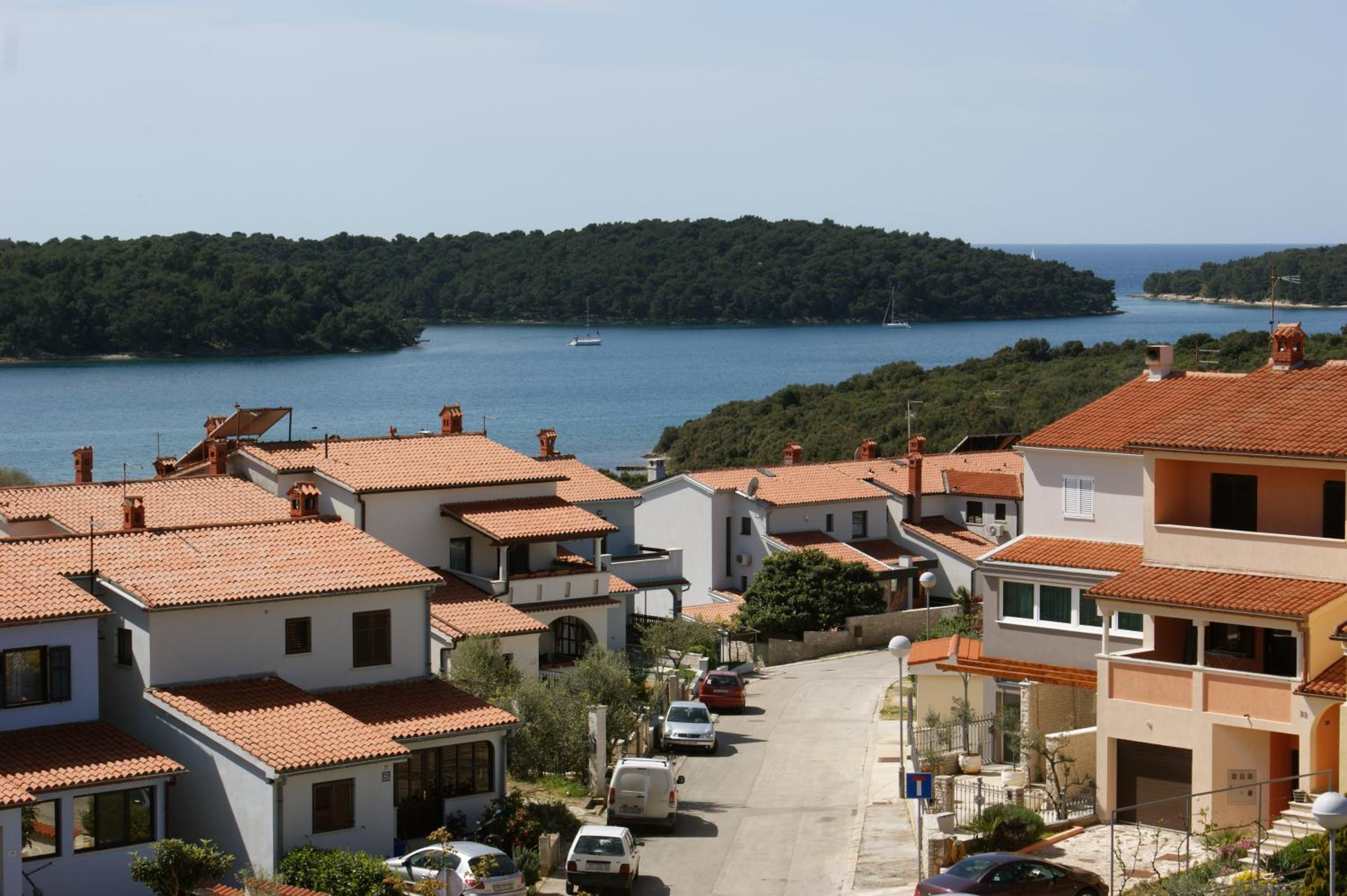 Apartment with Terrace and Sea View - Photo 11