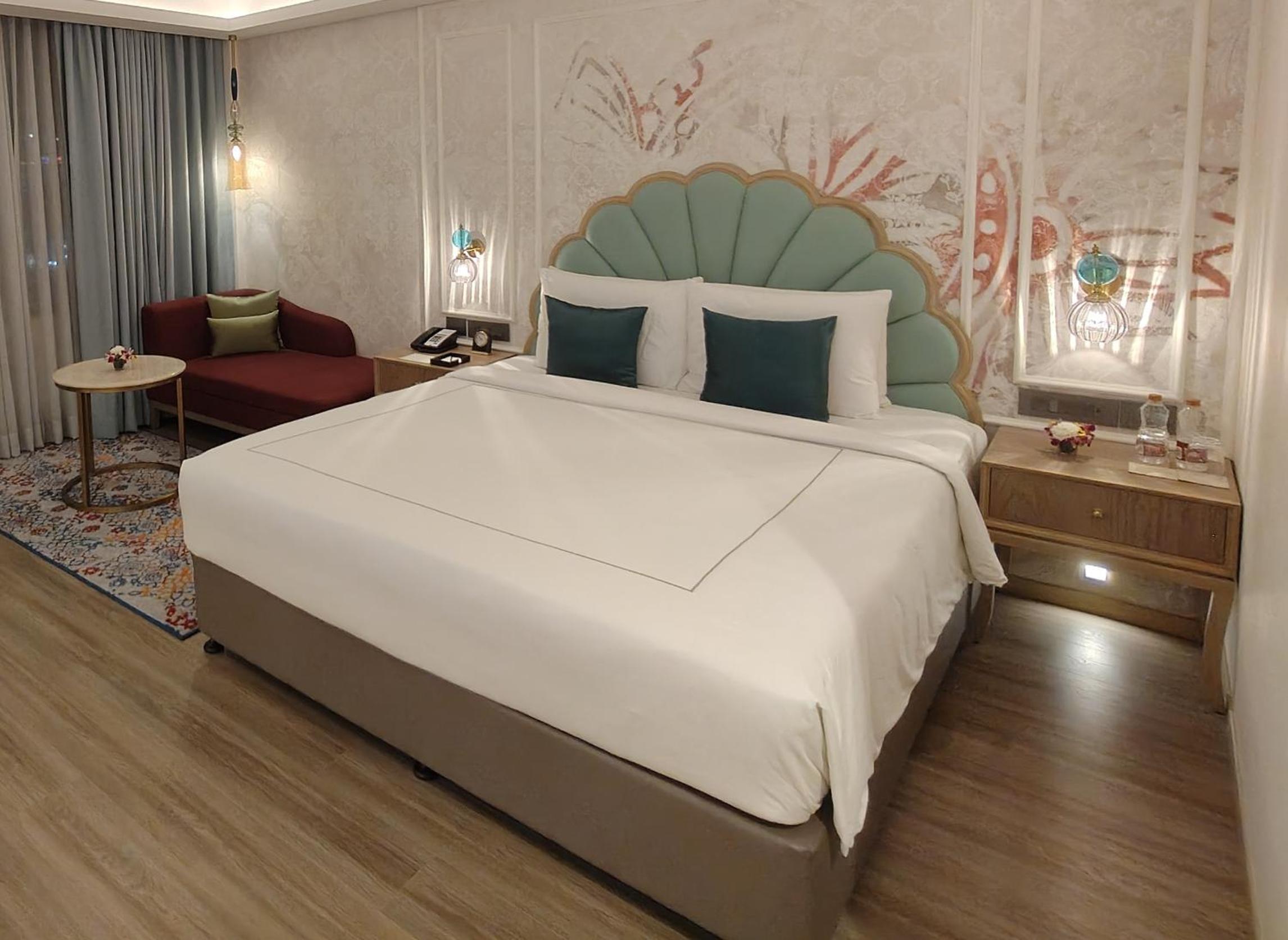 Deluxe Room King Bed - Photo 3