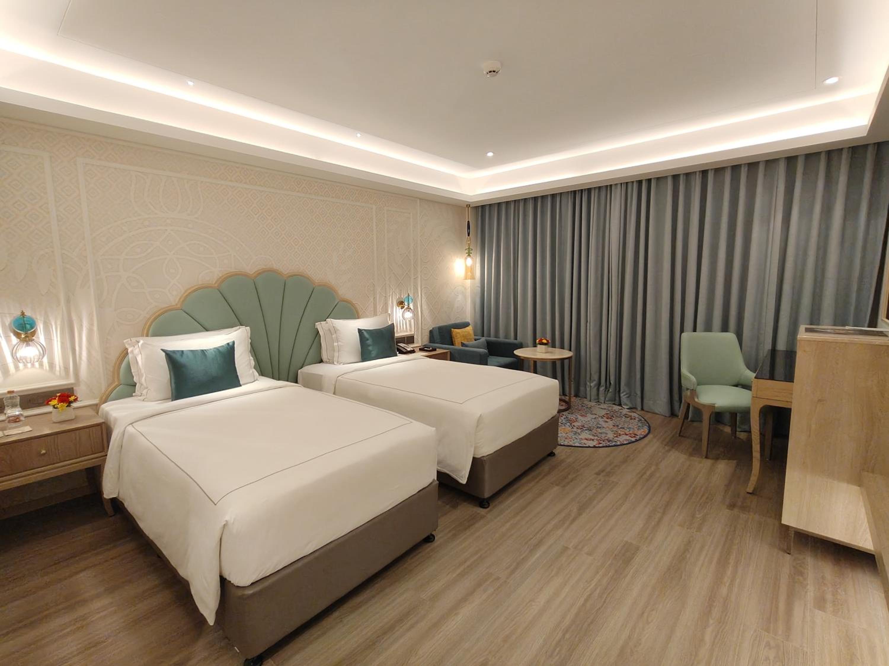 Deluxe Room Twin Bed - Photo 3