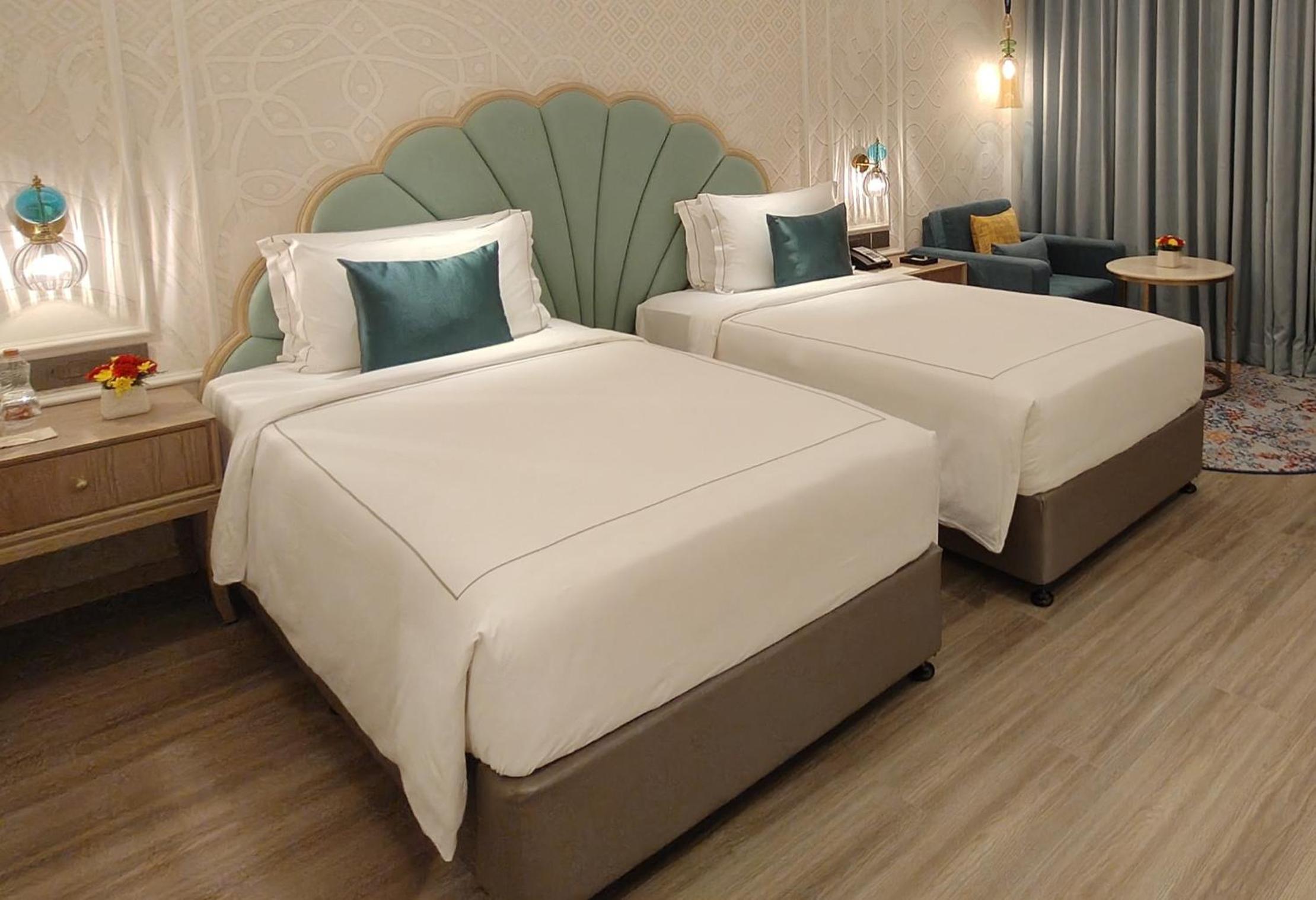 Deluxe Room Twin Bed - Photo 4