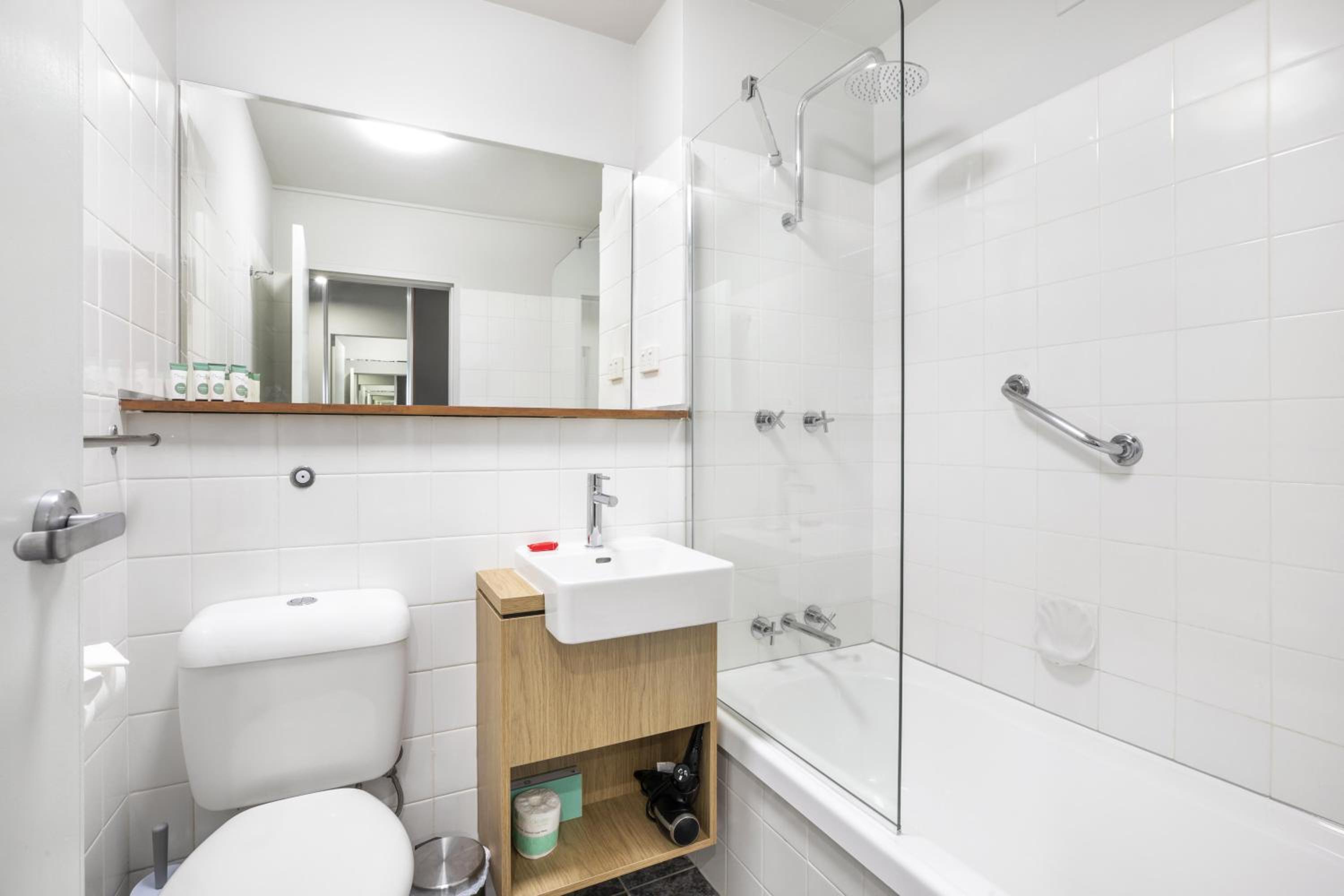Classic One-Bedroom Apartment with King Bed
