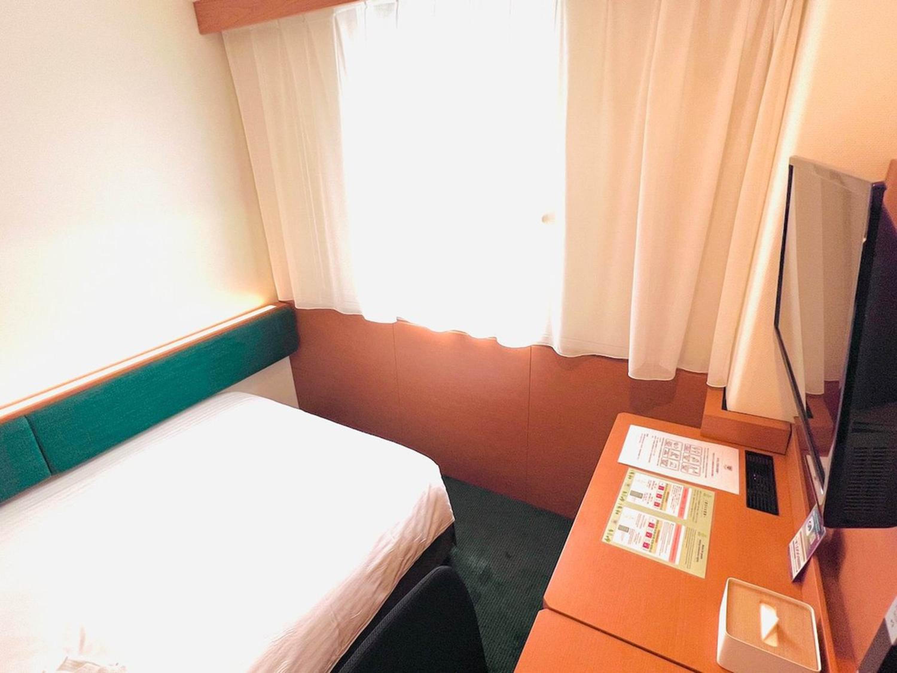 Single Room with Bathroom photo 2