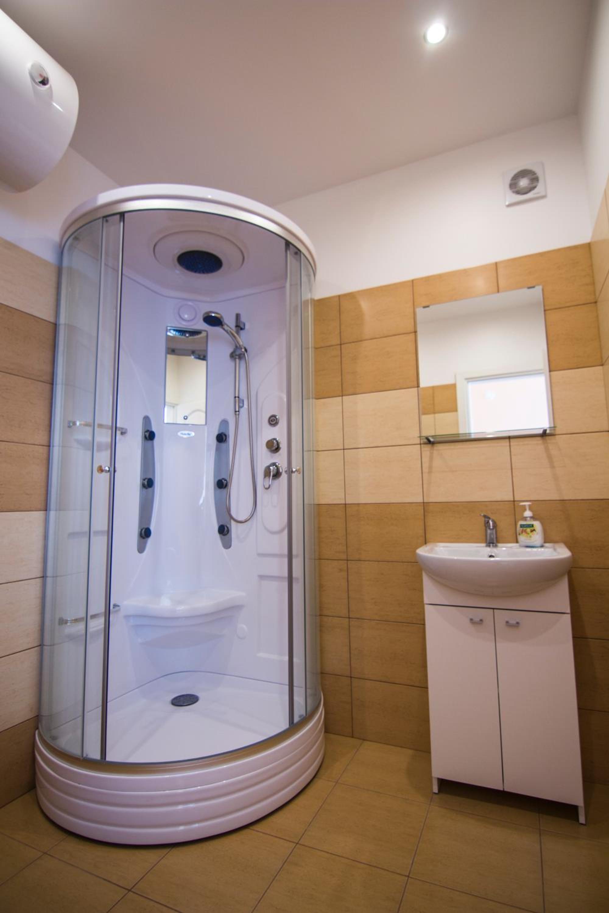 Apartment with Shower photo 2