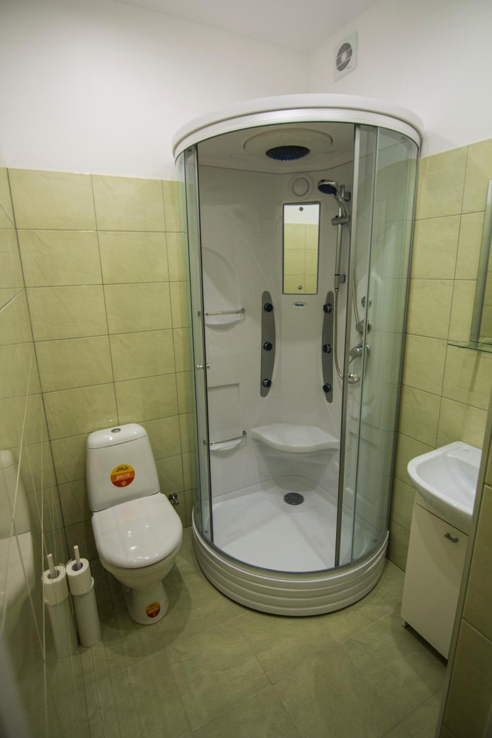 Apartment with Shower photo 2