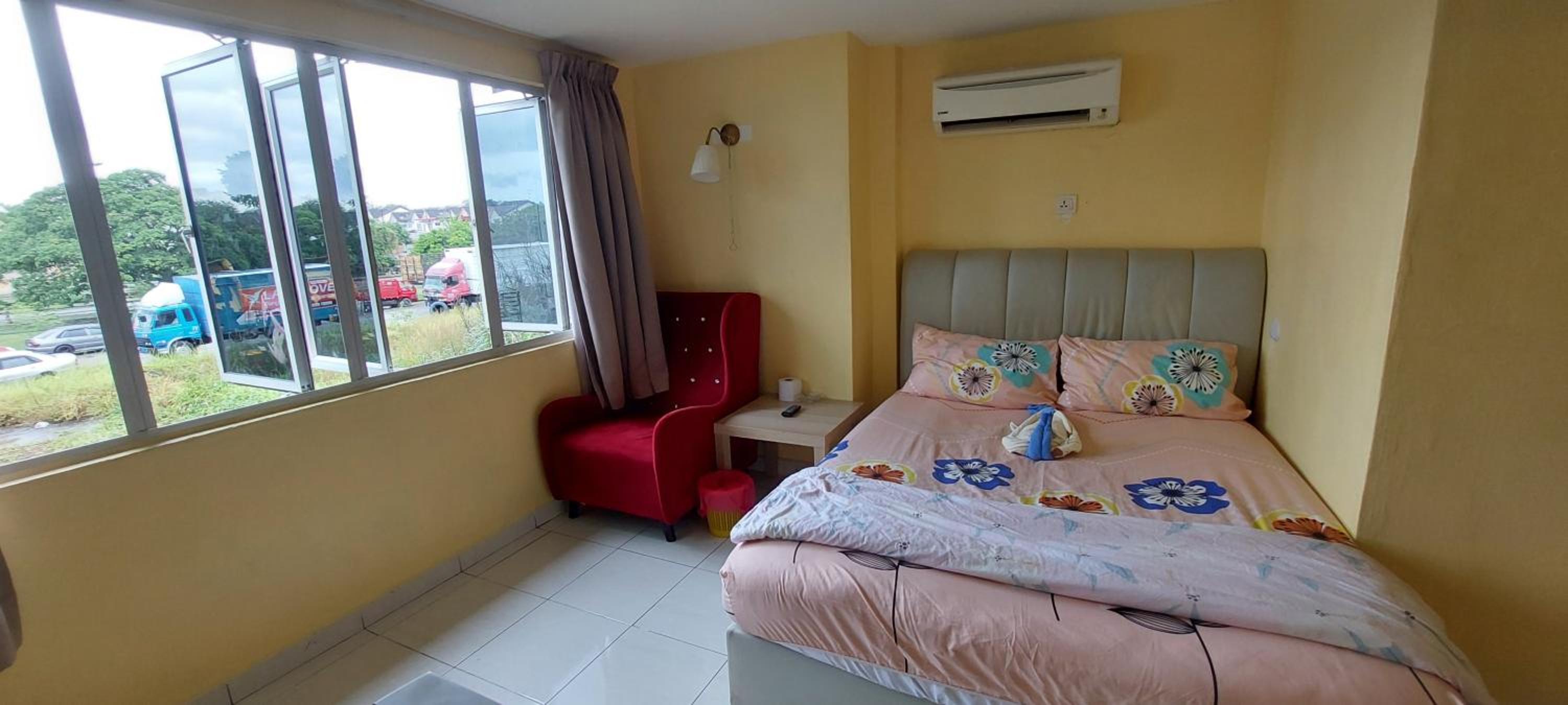 Queen Room with Garden View