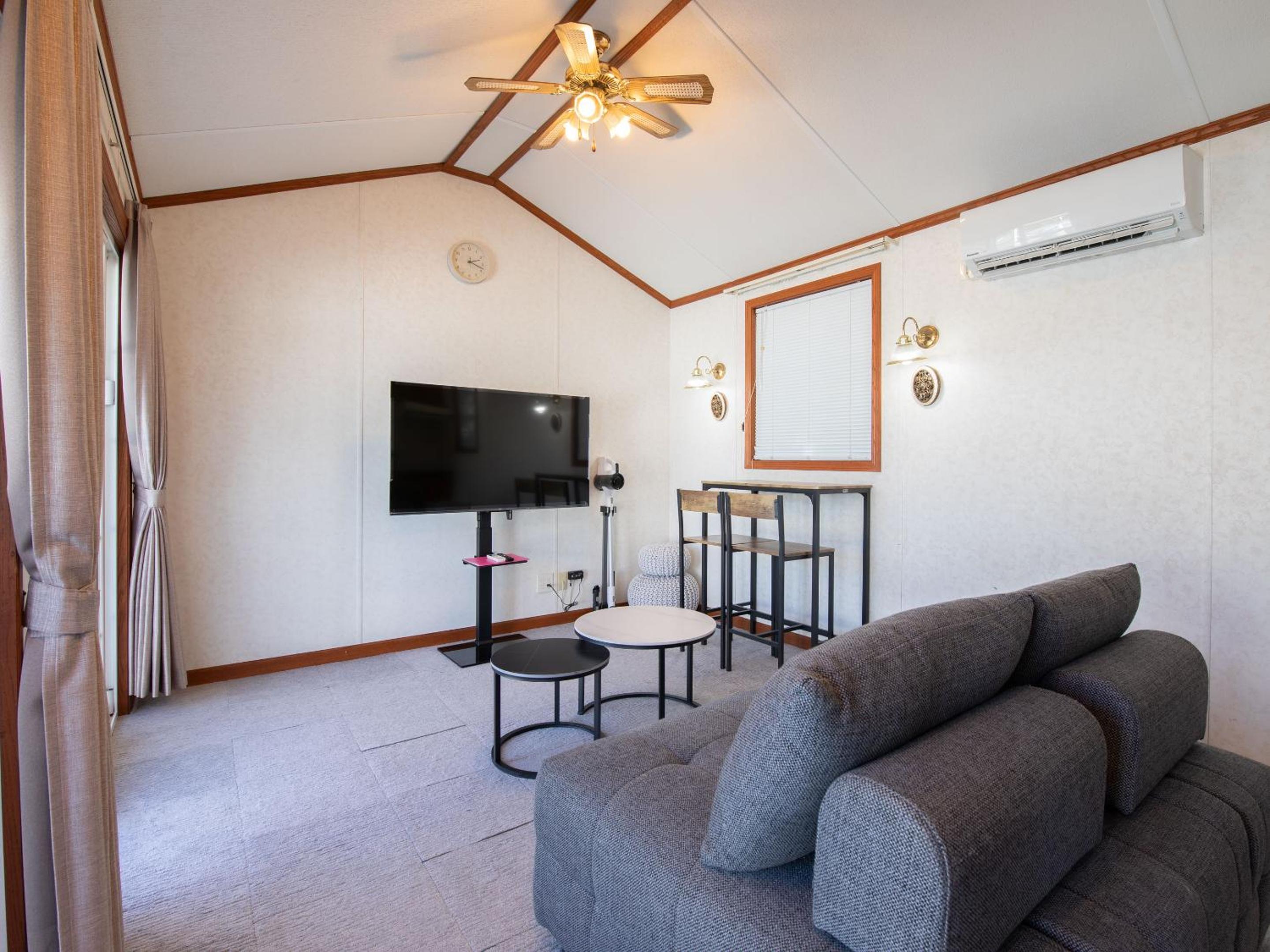 One-Bedroom House photo 1