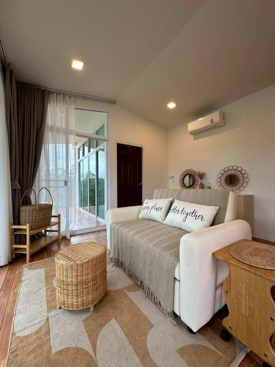 Family Room with Terrace photo 3