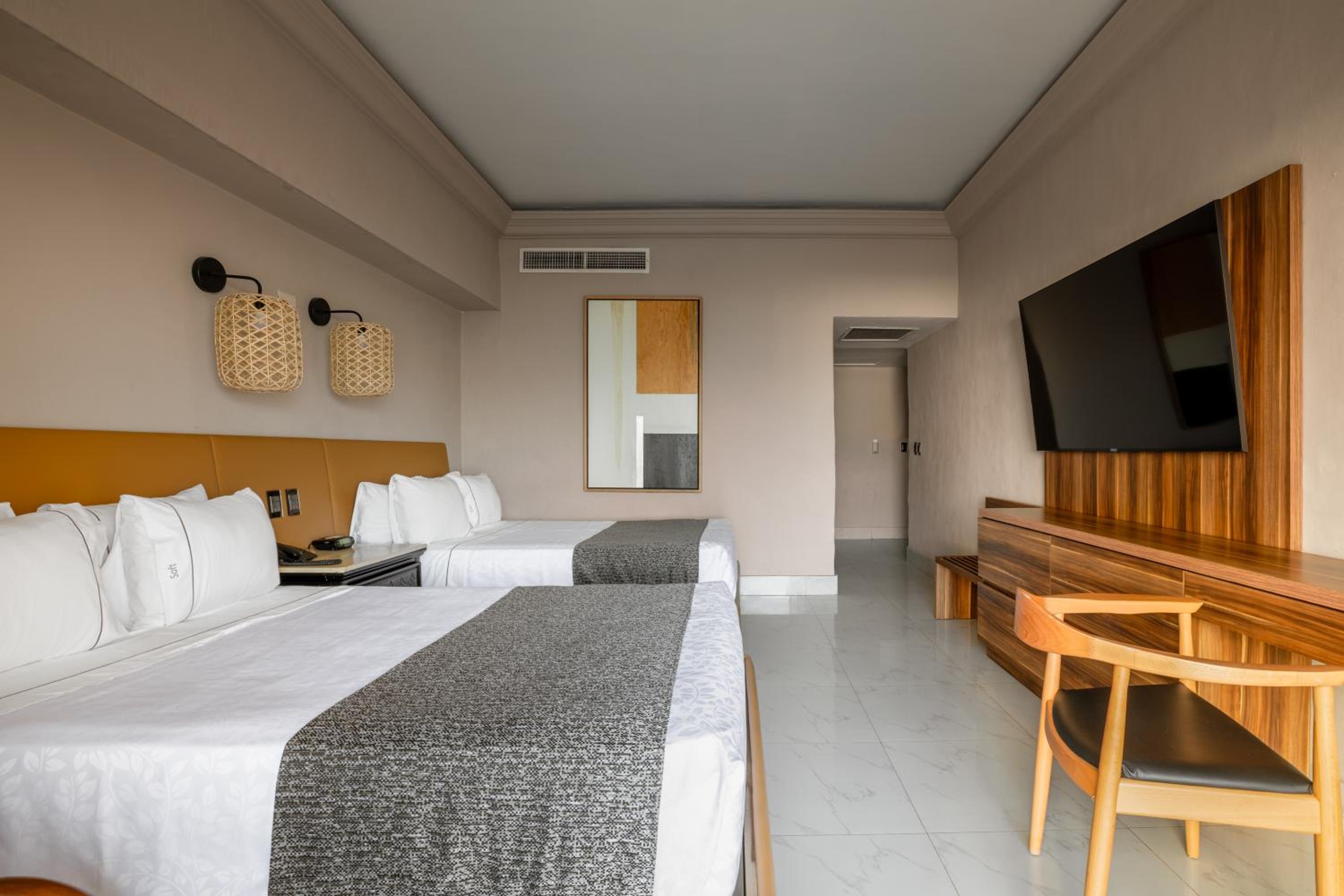 Double Room thumbnail 5