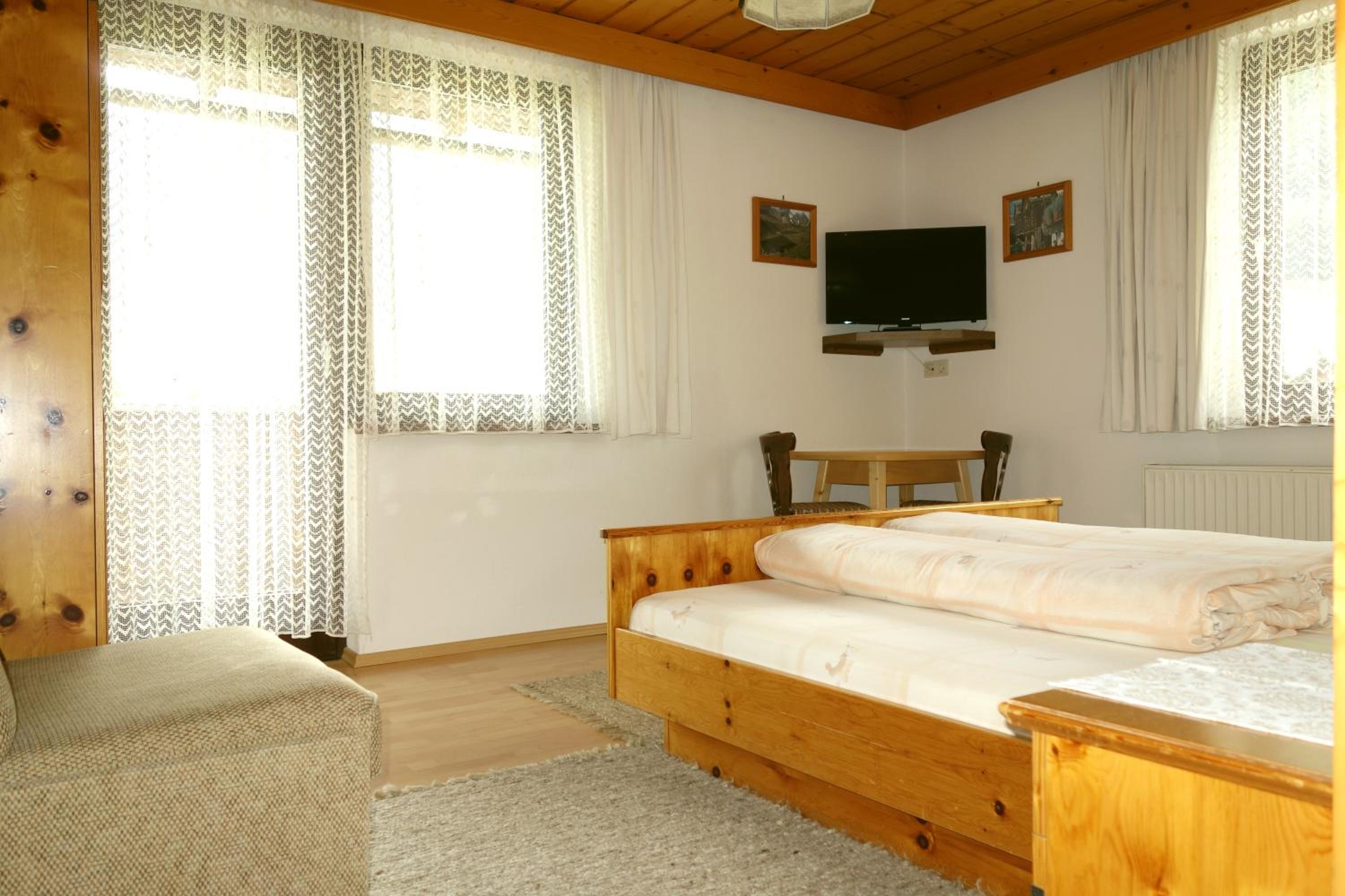 Apartment with Mountain View photo 2