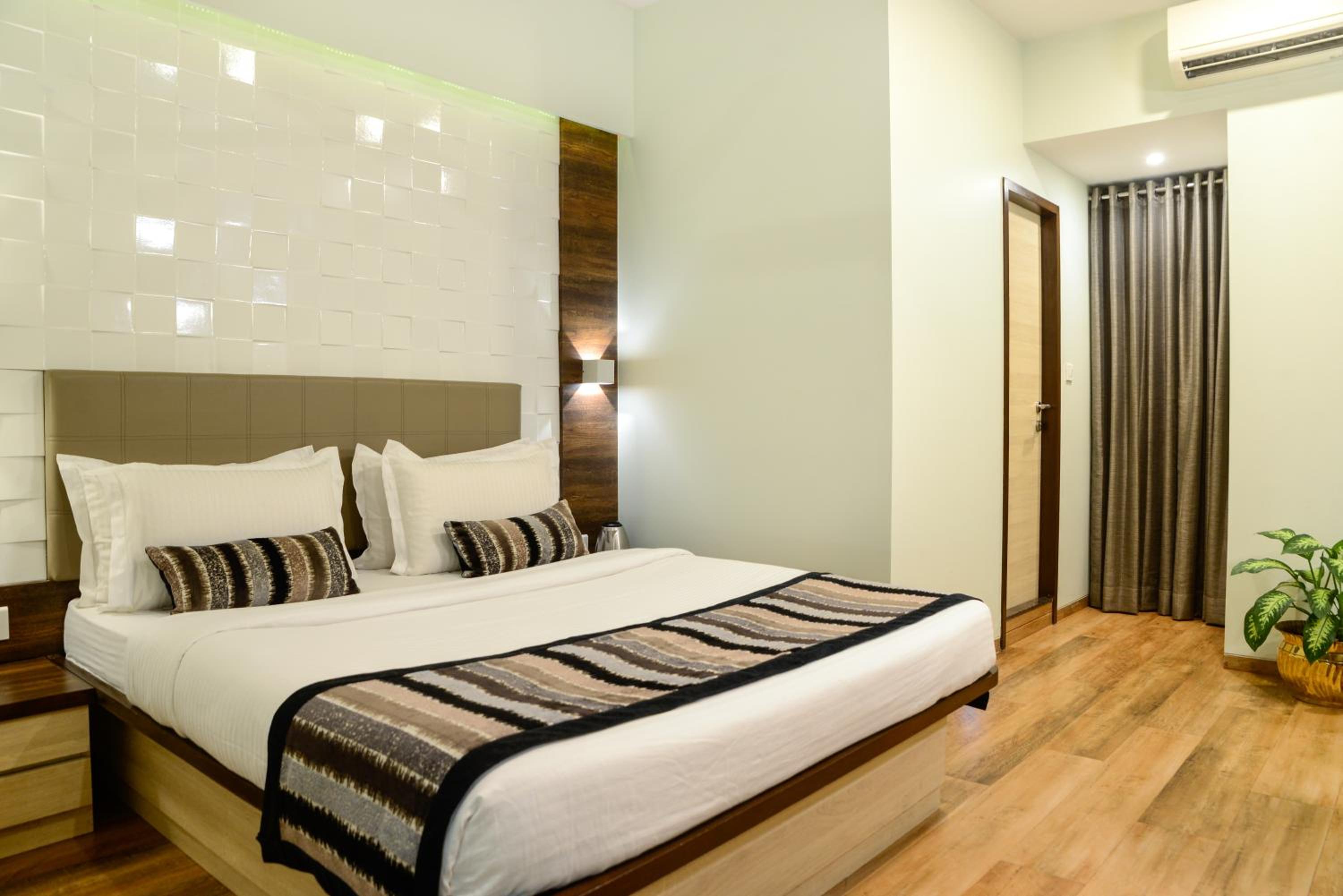 Deluxe Queen Room