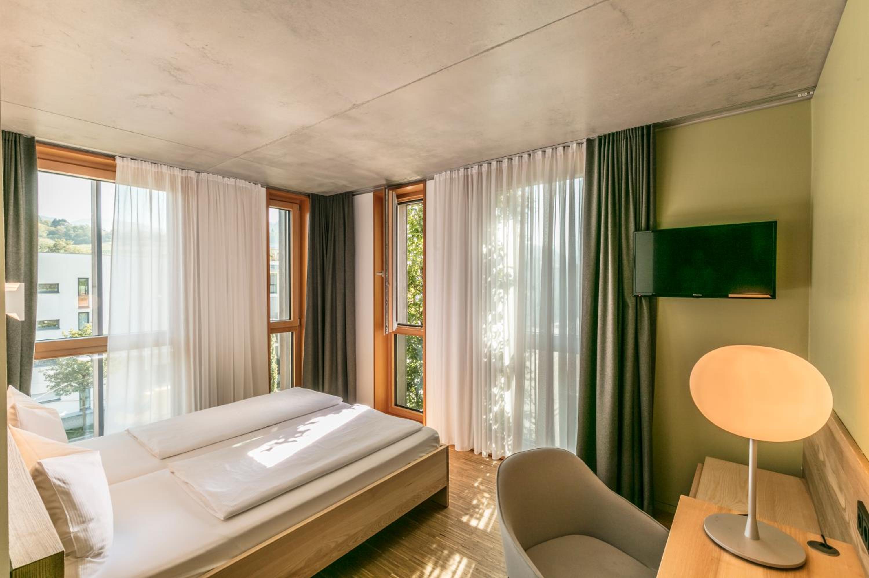Deluxe Double Room (2 Adults + 1 Child) photo 2