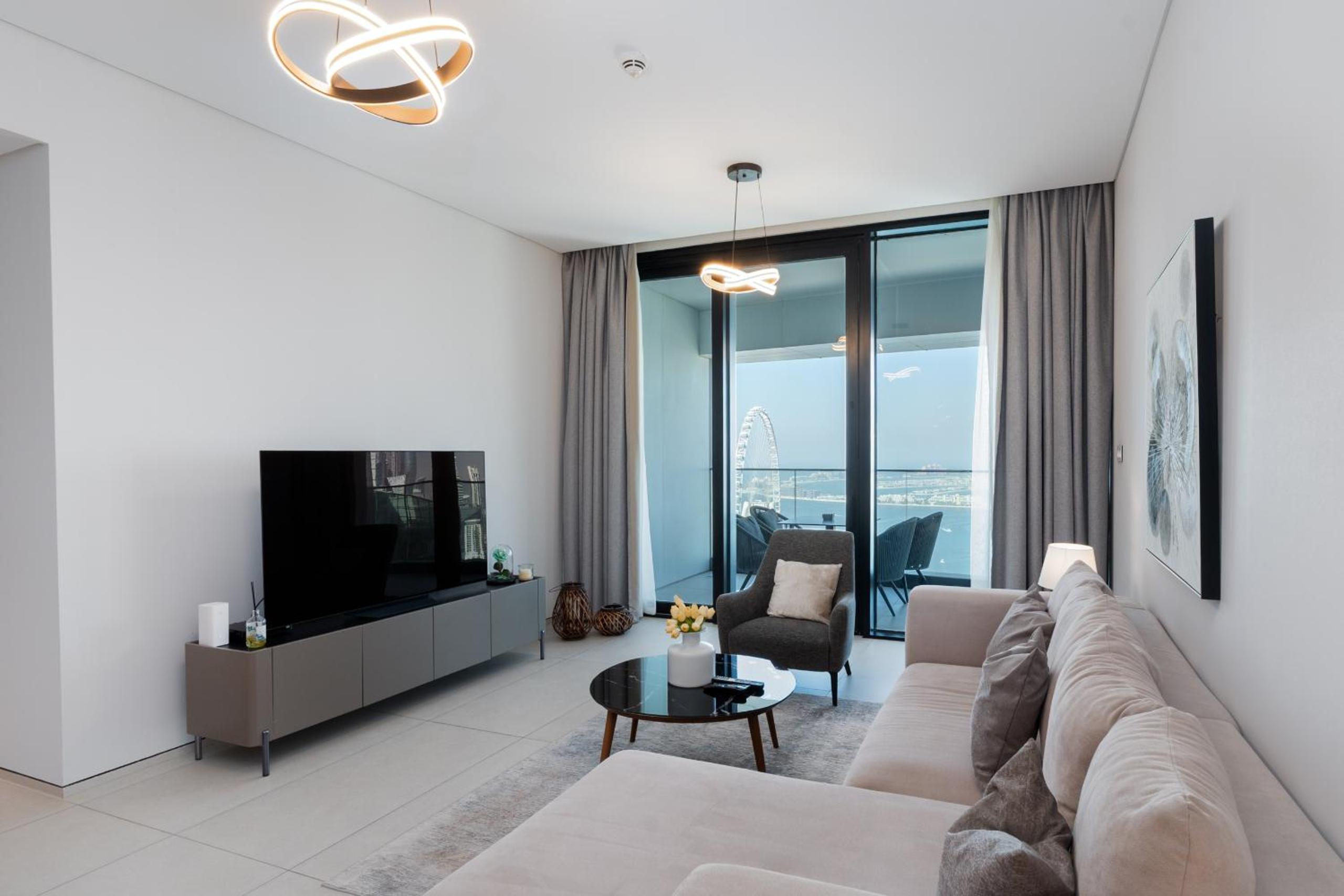 Two-Bedroom Apartment with Balcony and Sea View photo 1