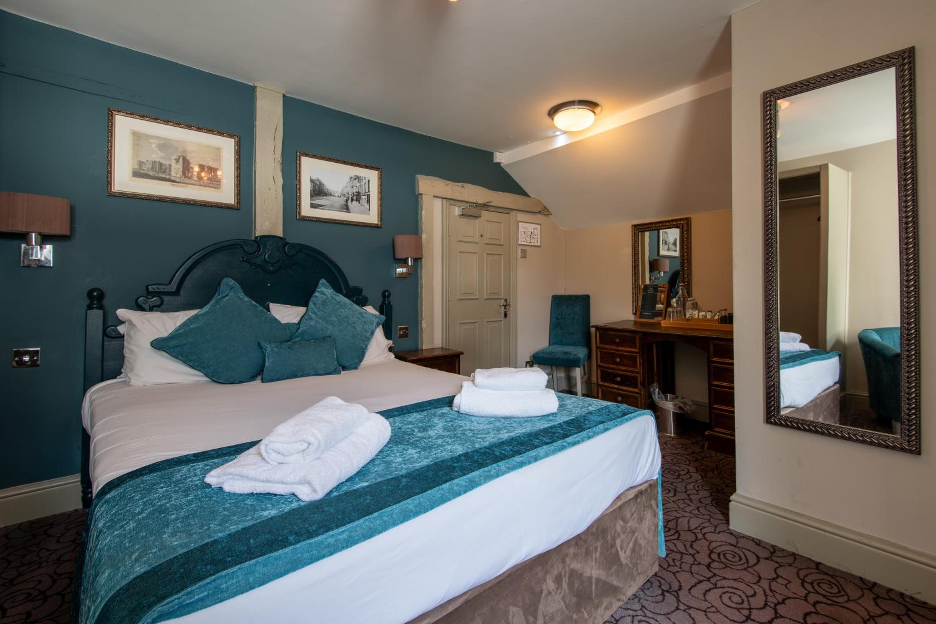 Deluxe Double Room with Bath photo 2