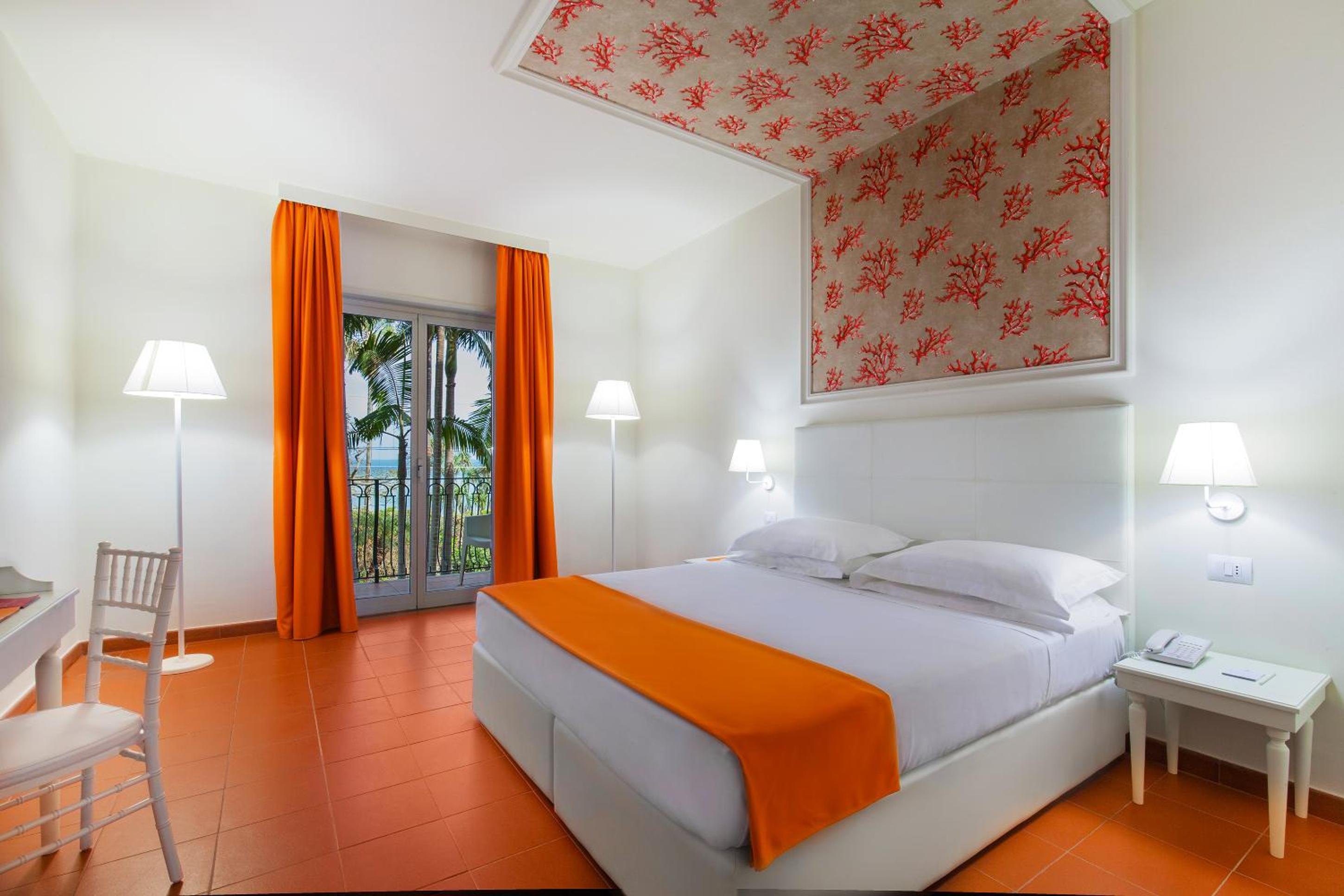Superior Double or Twin Room with Sea View - Photo 1
