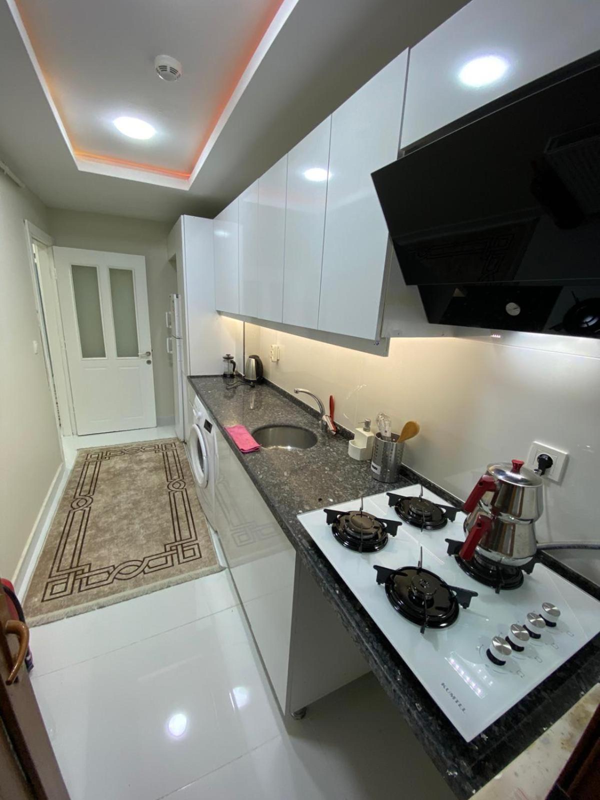 Apartment with Balcony photo 3
