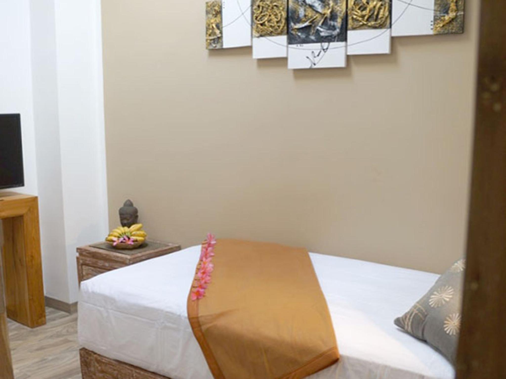 Deluxe King Room - Photo 1