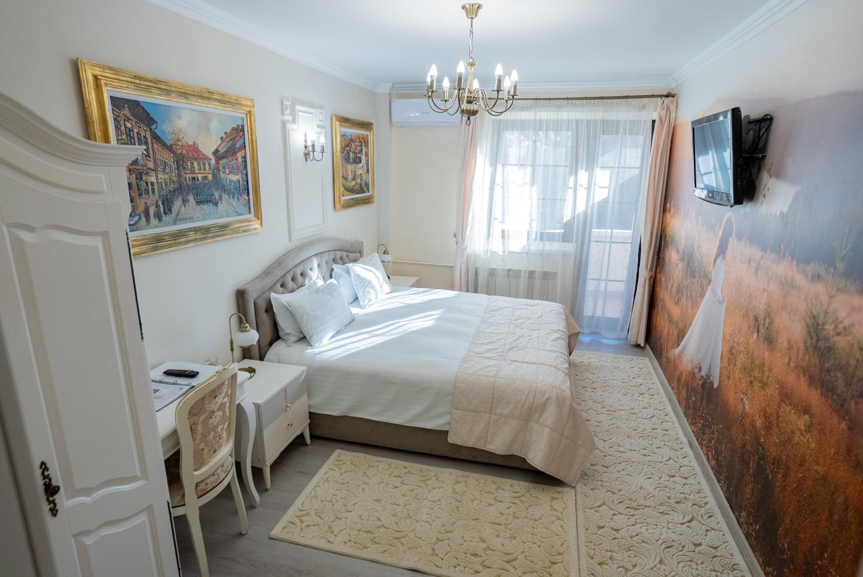 Queen Room