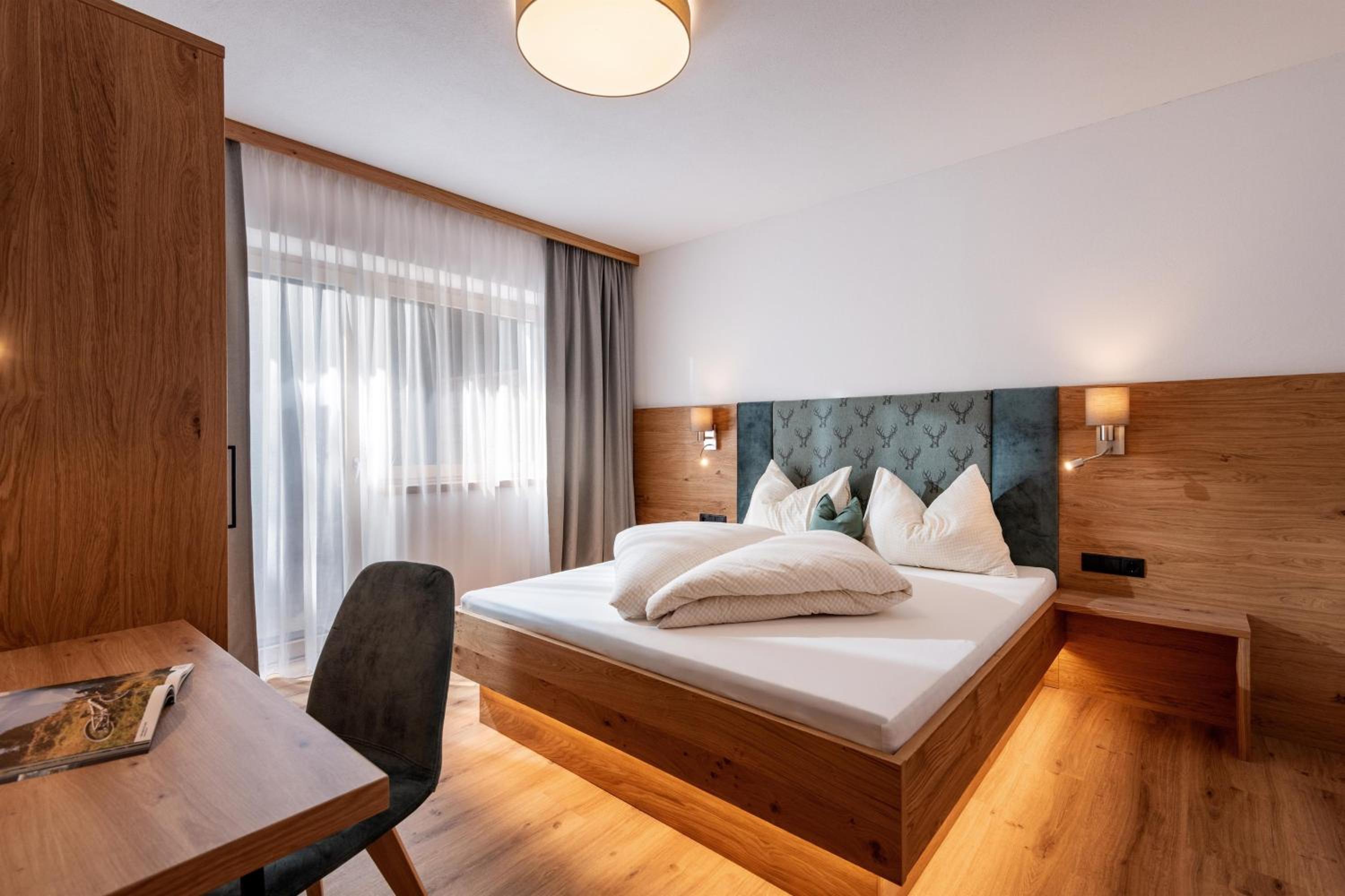 Two-Bedroom Apartment with Shower 