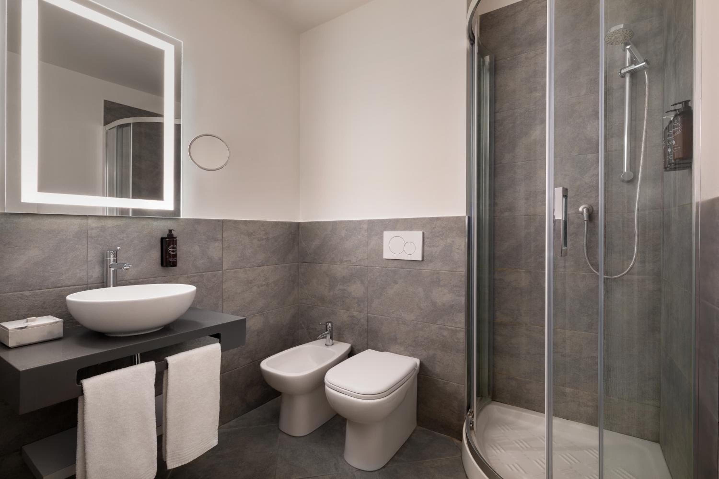 Suite with Balcony - Photo 3