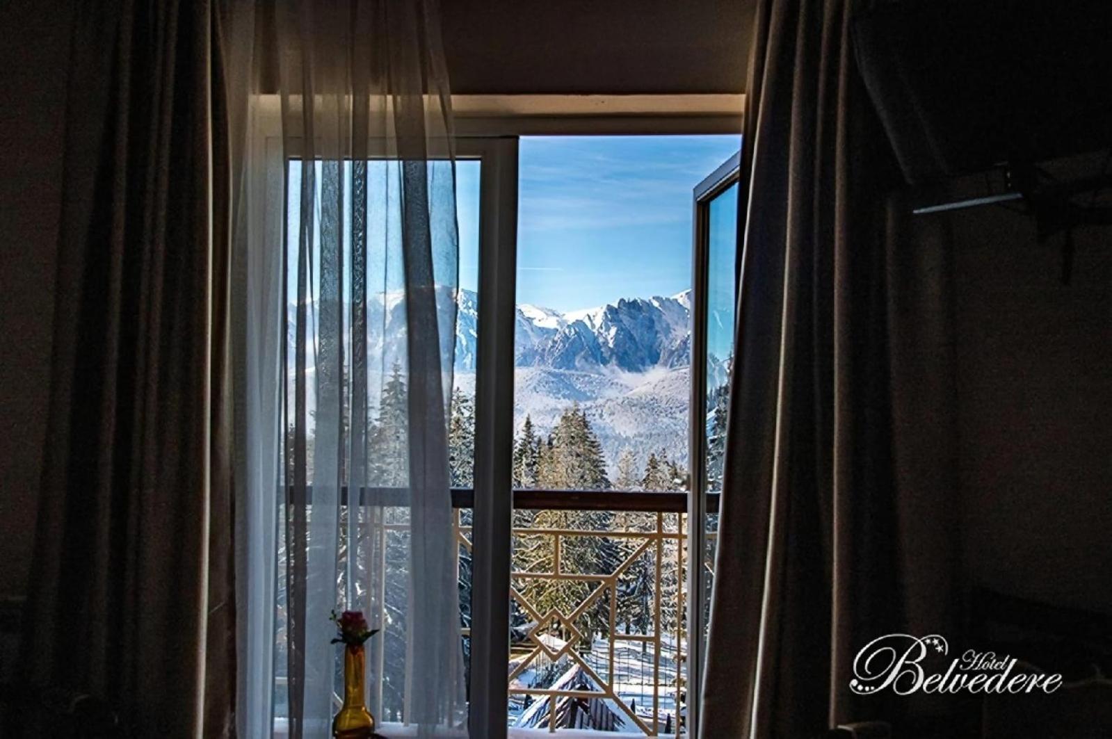 Standard Twin Room with Mountain View