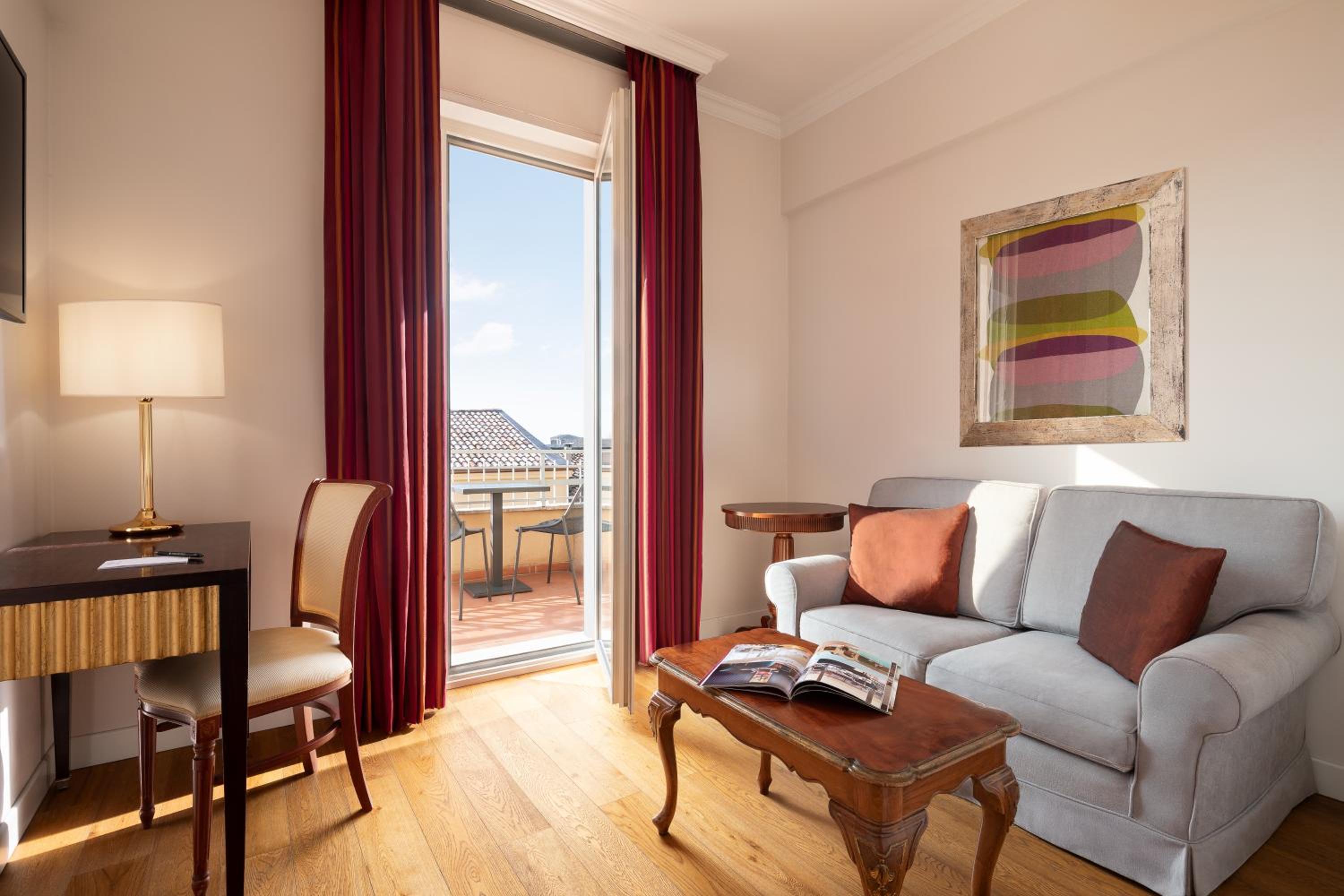 Suite with Balcony - Photo 1