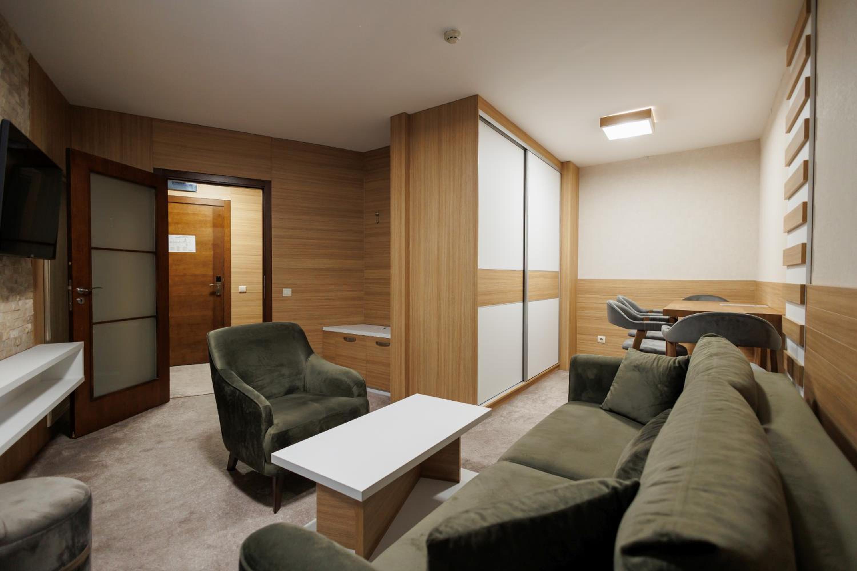 One-Bedroom Deluxe Apartment photo 3