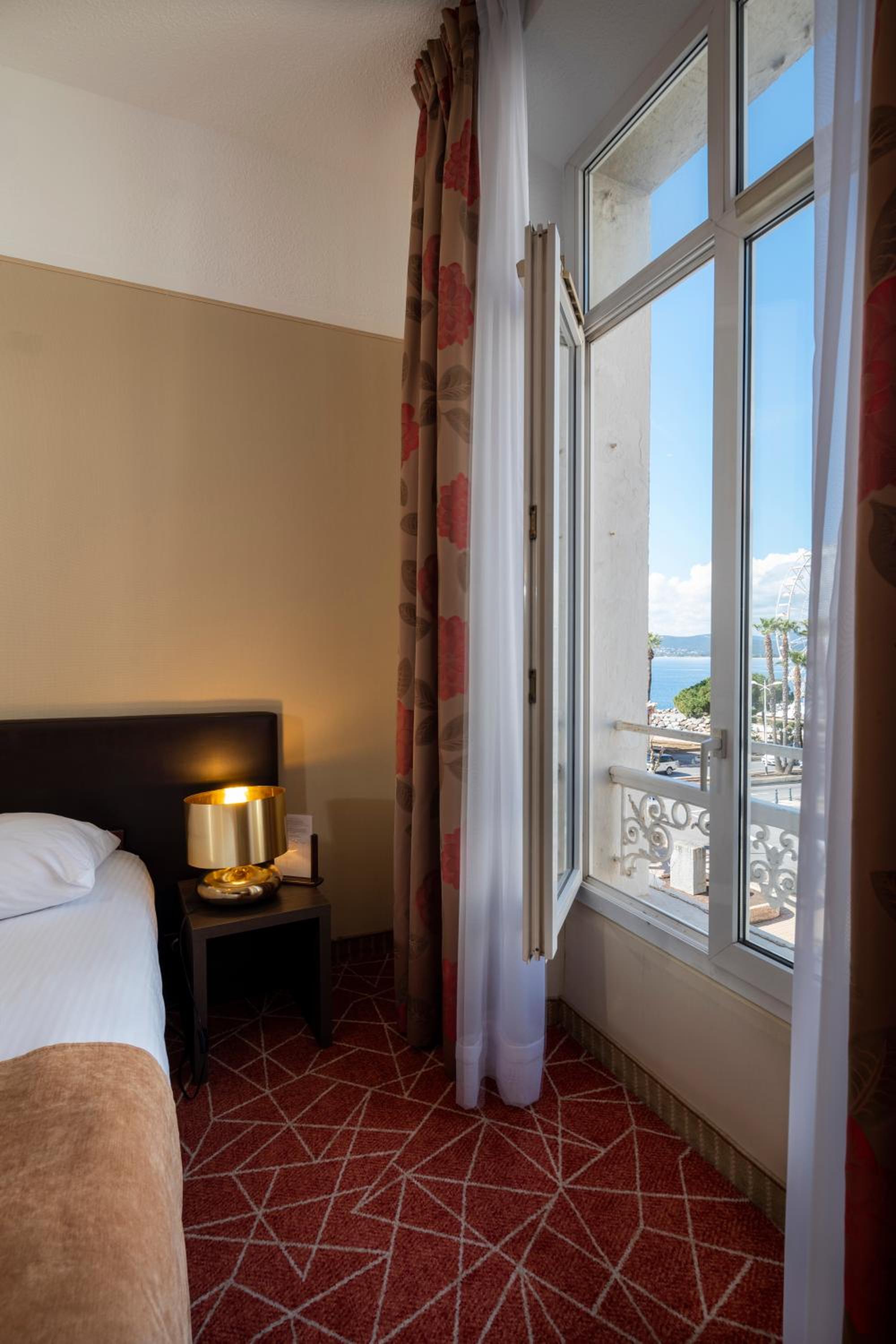 Twin Room with Lateral Sea View