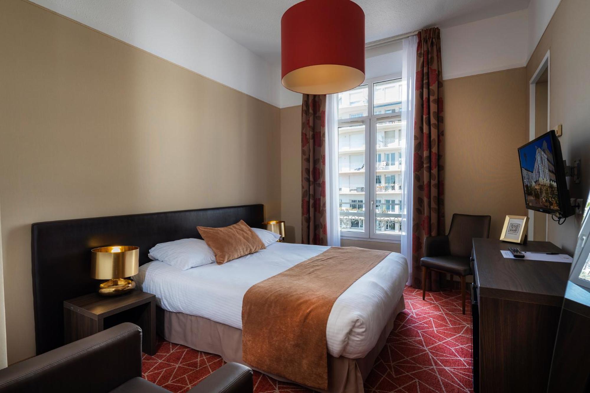 Twin Room with Lateral Sea View