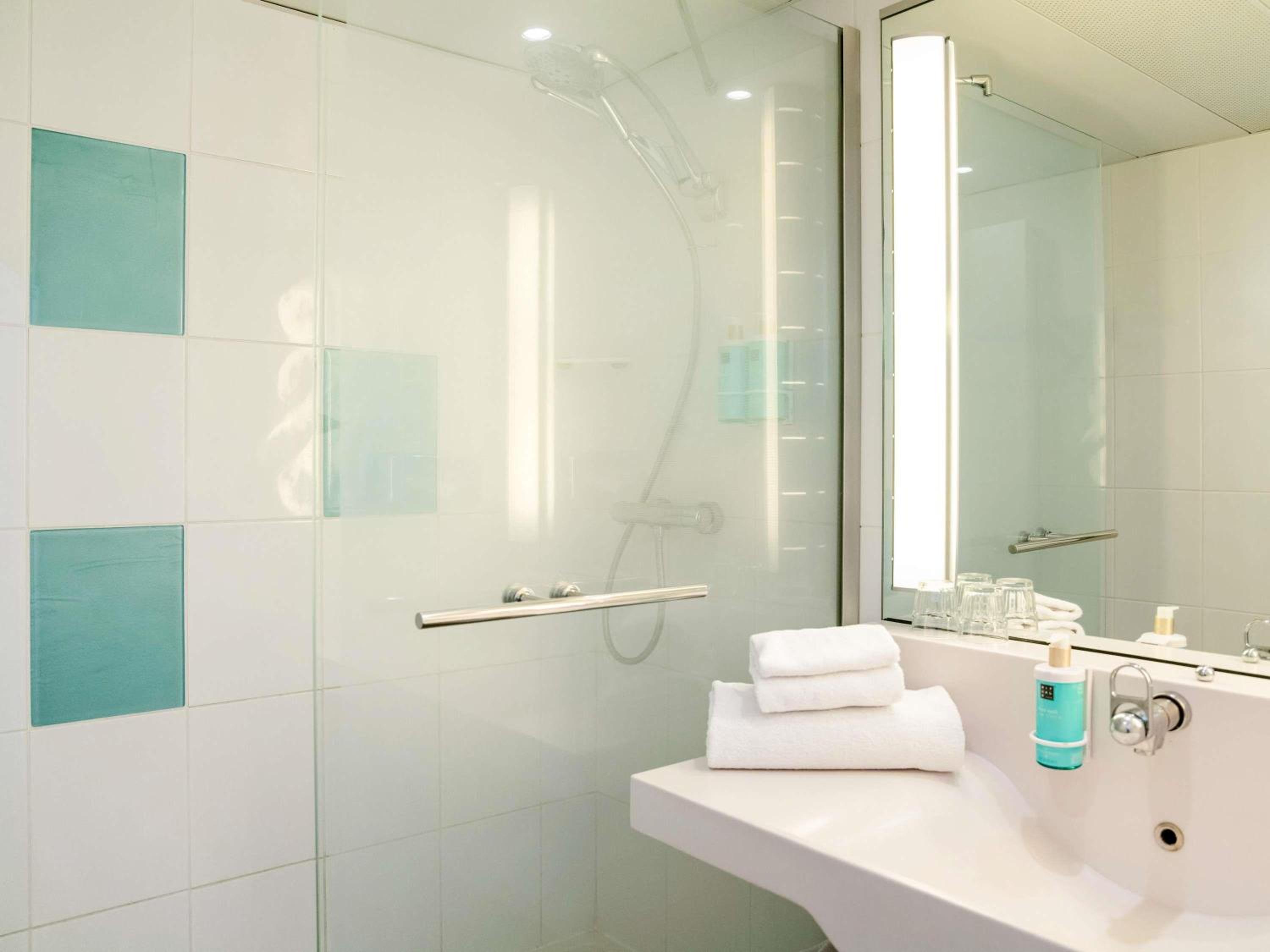 Double Room - Mobility Accessible - Photo 2