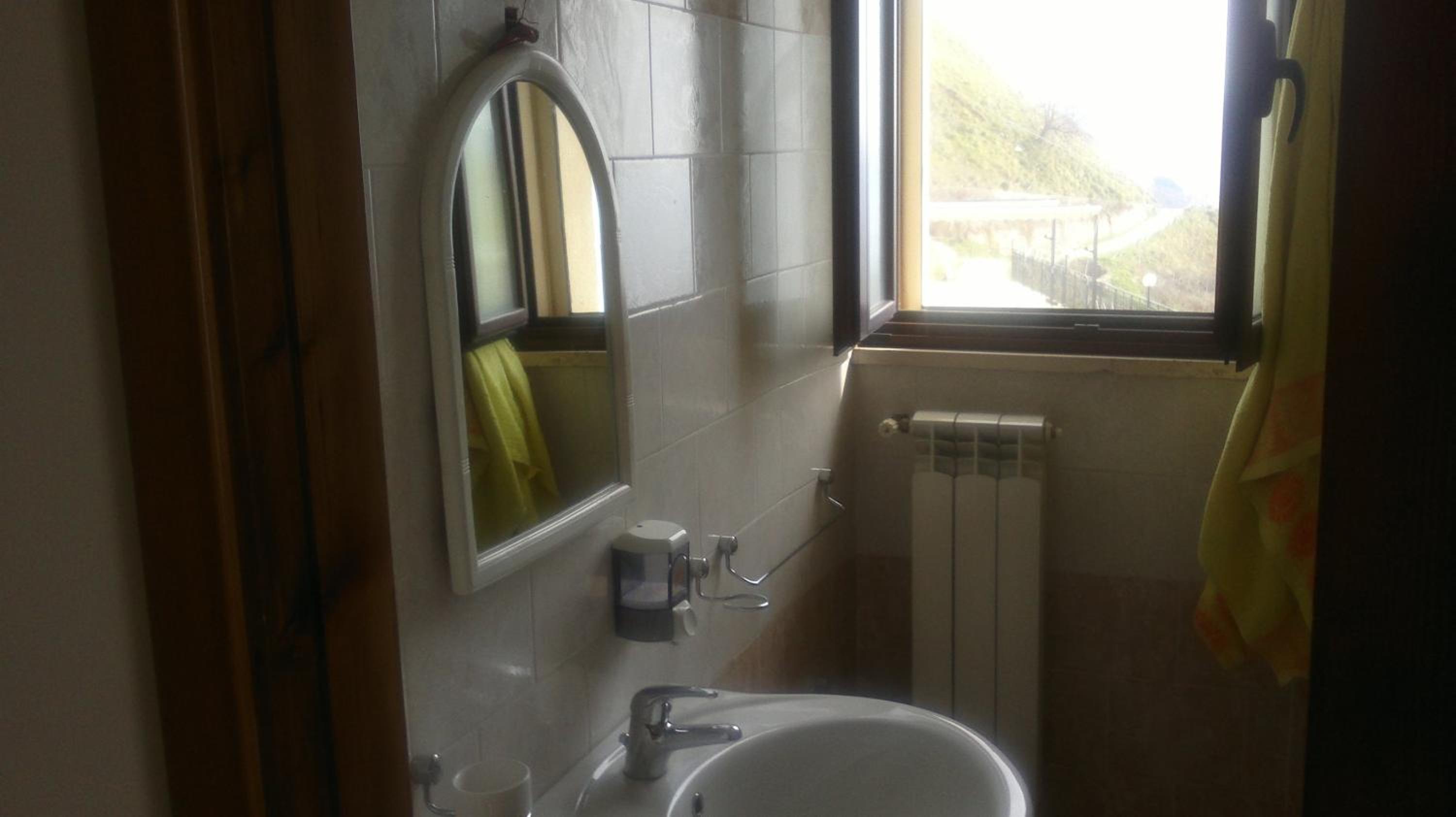 Double Room - Photo 5